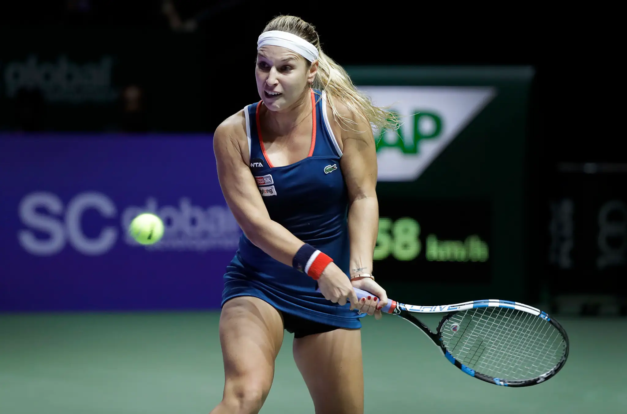 V plnom nasadení bojujúca Dominika Cibulková počas finále MS WTA.