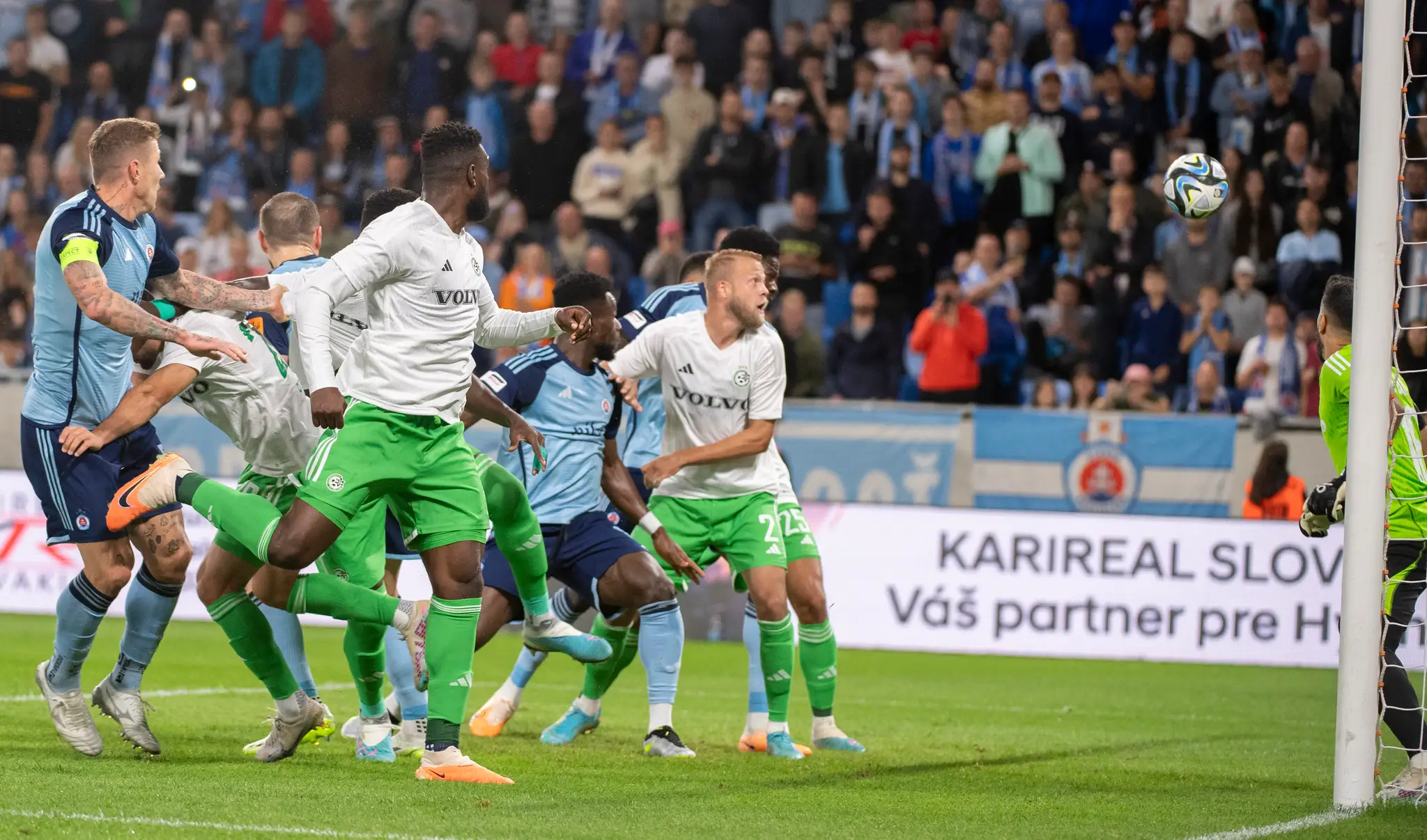 Momentka zo zápasu Slovan - Maccabi Haifa
