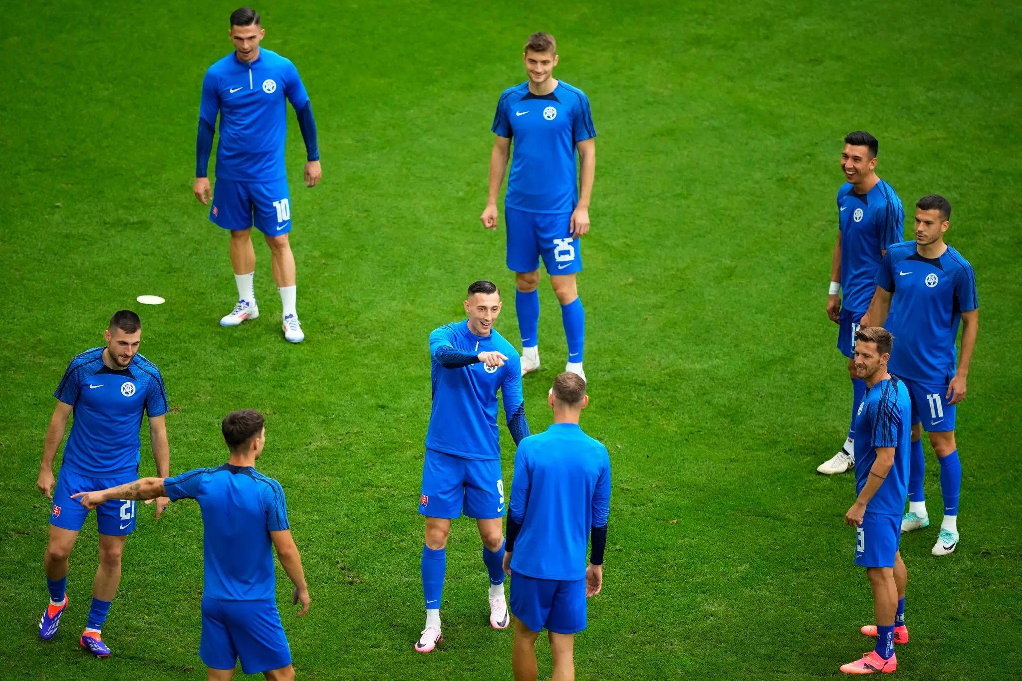 Slováci na rozcvičke pred osemfinále ME 2024 proti Anglicku.