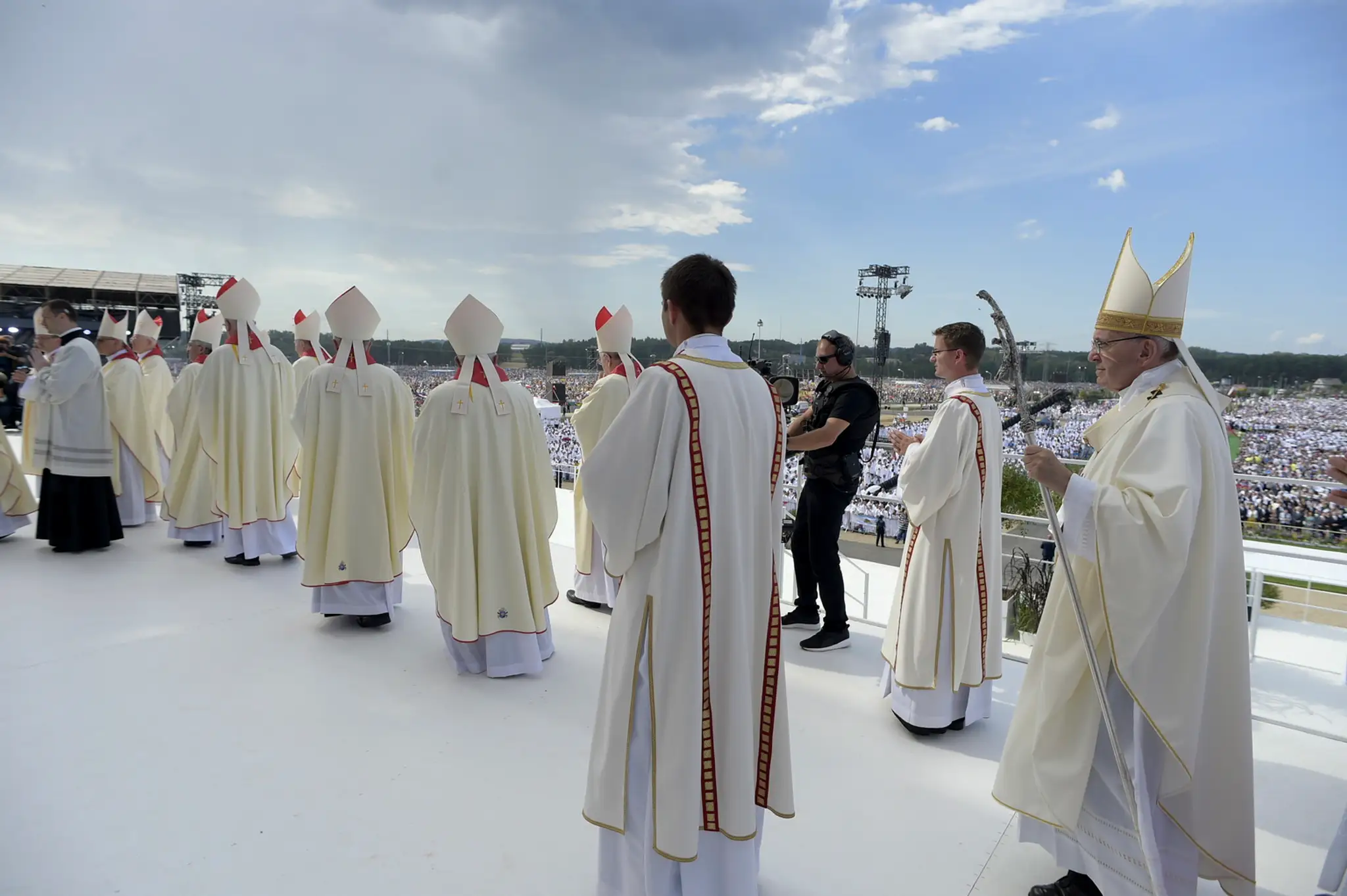 Pápeža Františka si na omšu pod otvoreným nebom prišli vypočuť skoro dva milióny ľudí