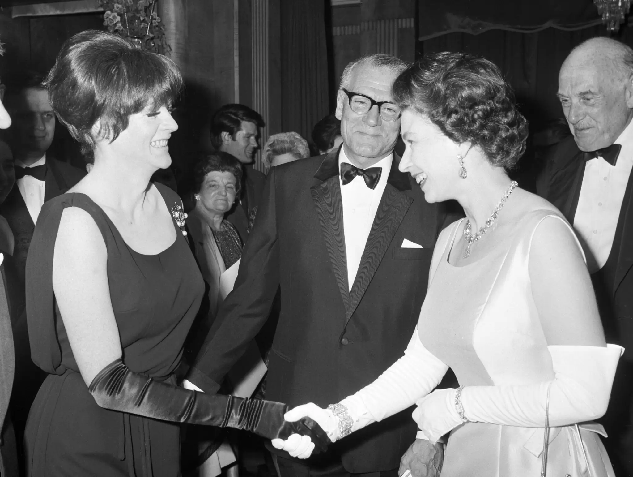 Maggie Smith a kráľovná Alžbeta II. v roku 1966
