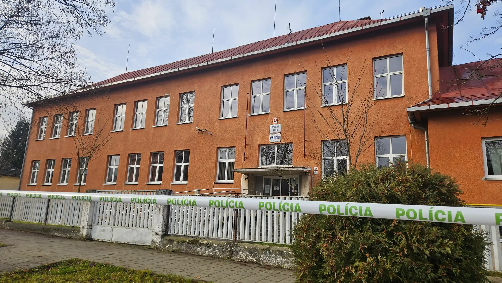 Polícia sa vracia na miesto tragédie.