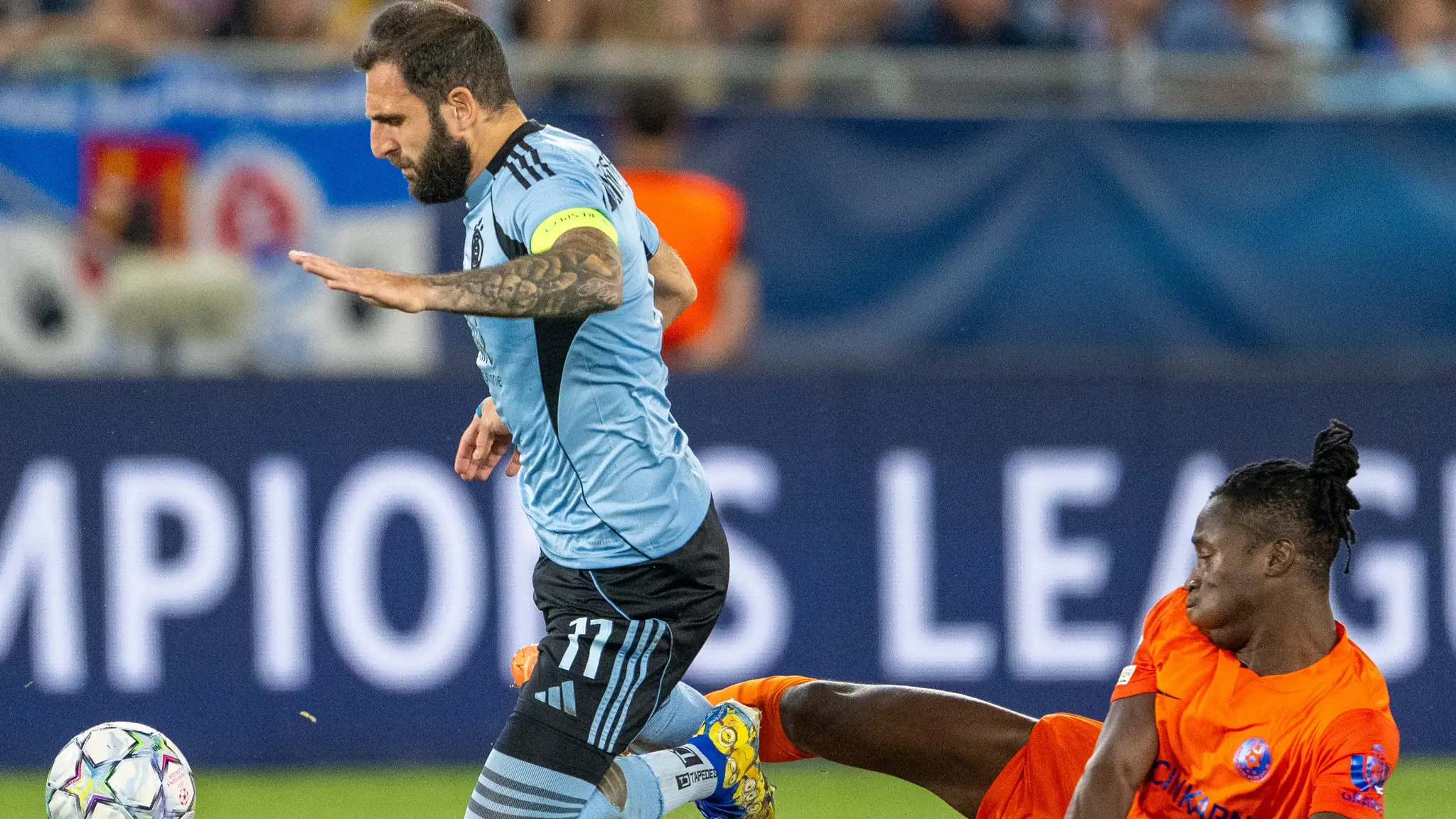 Na snímke zľava Tigran Barseghjan (Slovan) a Papa Daniel (Celje). (cropped)