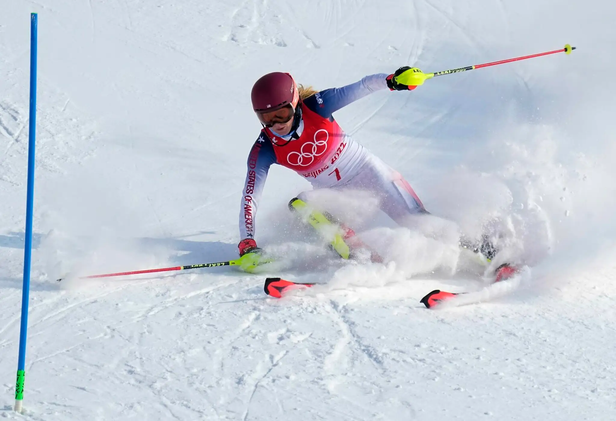 Americká lyžiarka Mikaela Shiffrinová vypadáva v 1. kole slalomu na ZOH 2022.