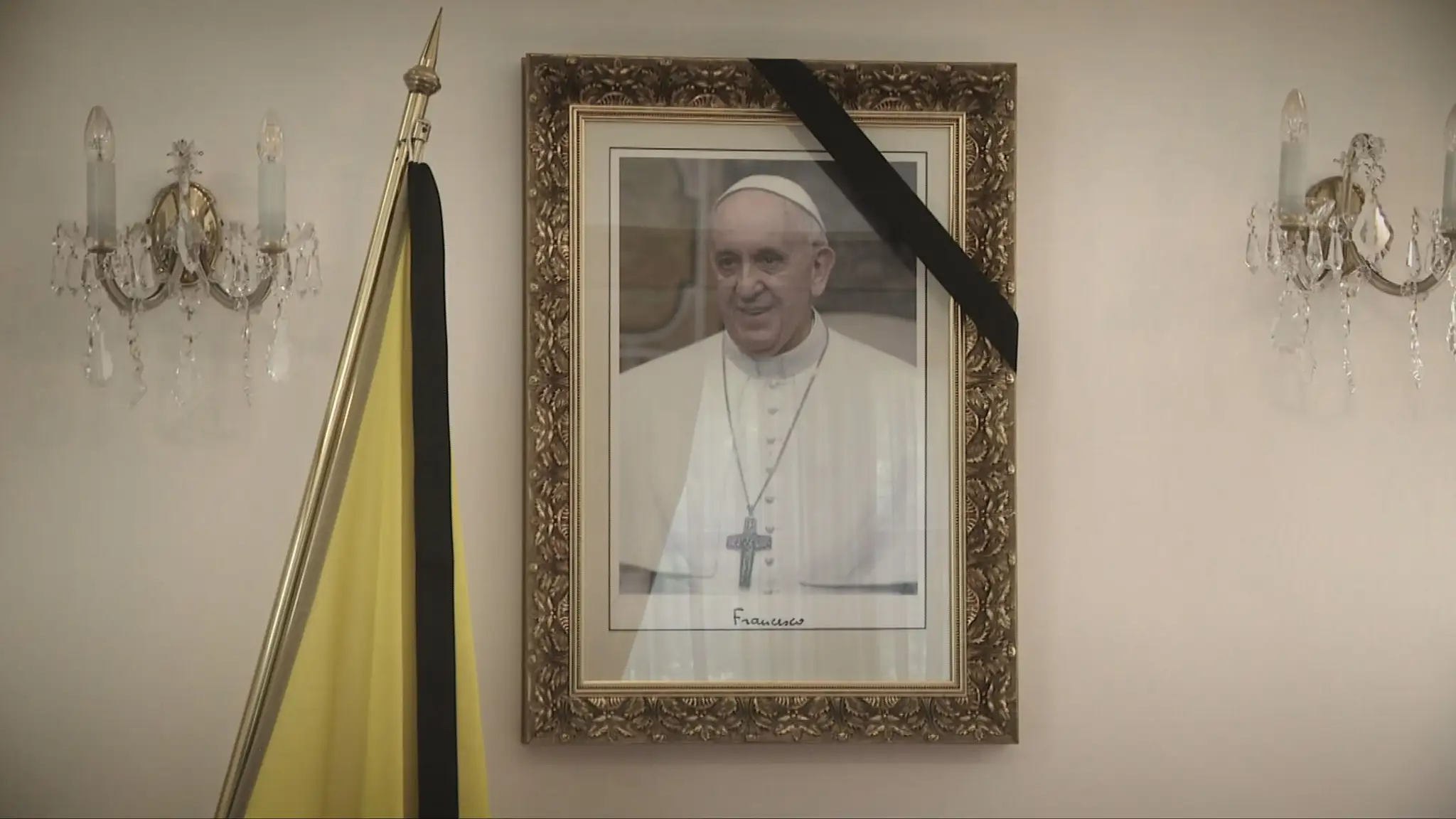 S pápežom Františkom sa lúčili aj Slováci