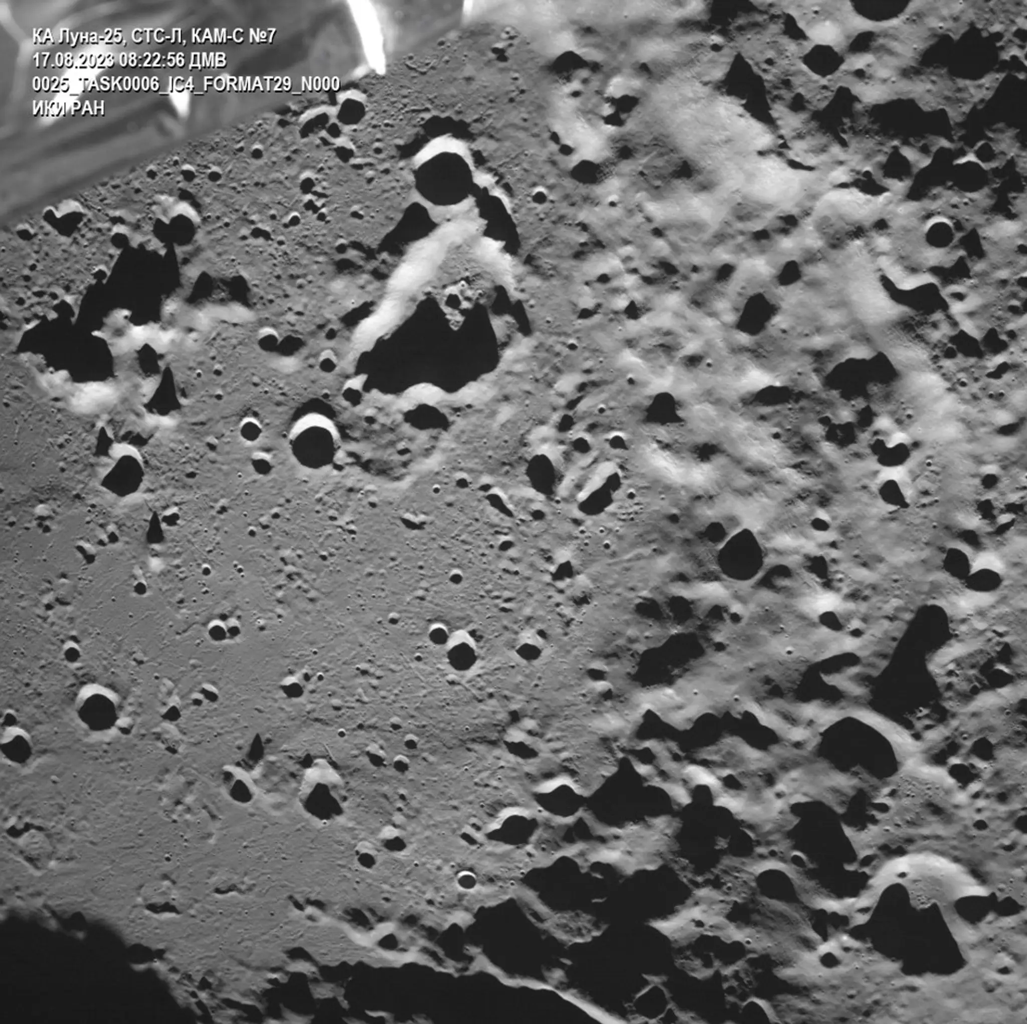 Ruská sonda Luna-25 poslala na Zem prvý obrázok z povrchu Mesiaca