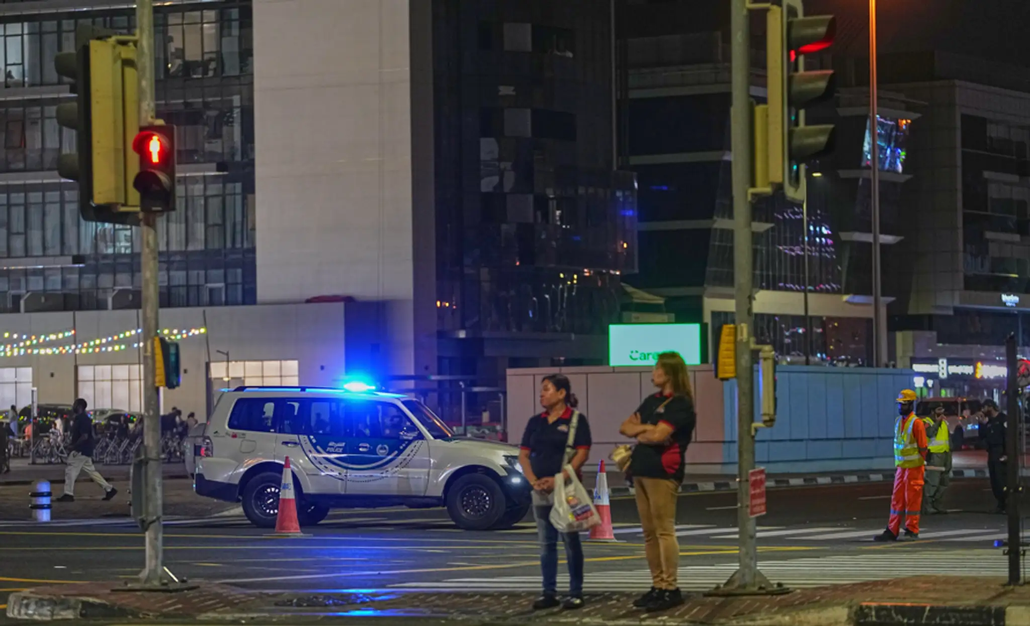 Dronový útok spôsobil požiar pri americkom konzuláte v Dubaji.