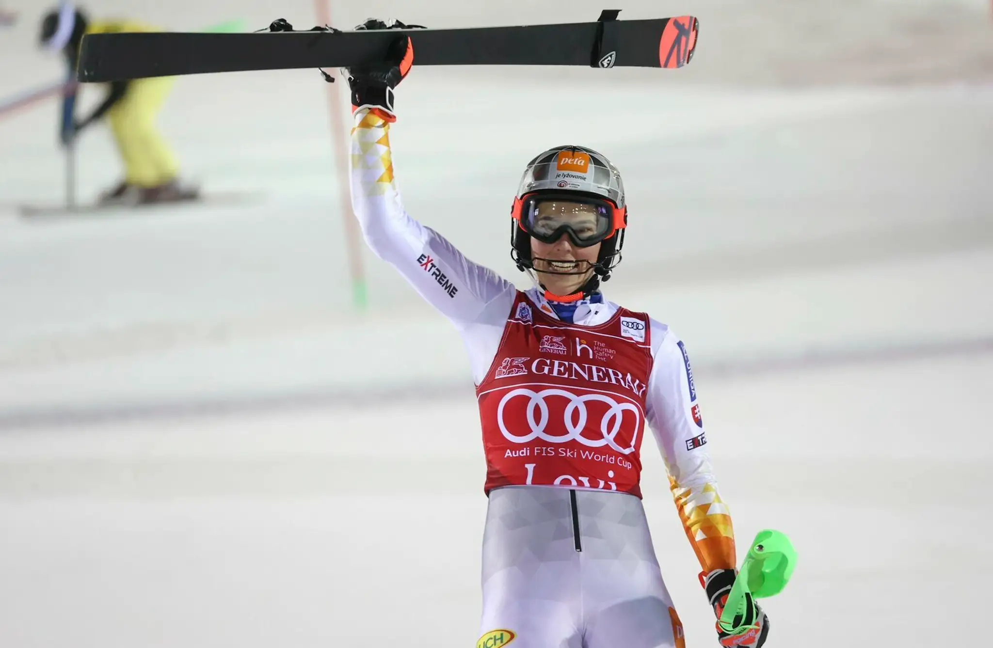 Alpská lyžiarka Petra Vlhová sa teší z triumfu v slalome v Levi.