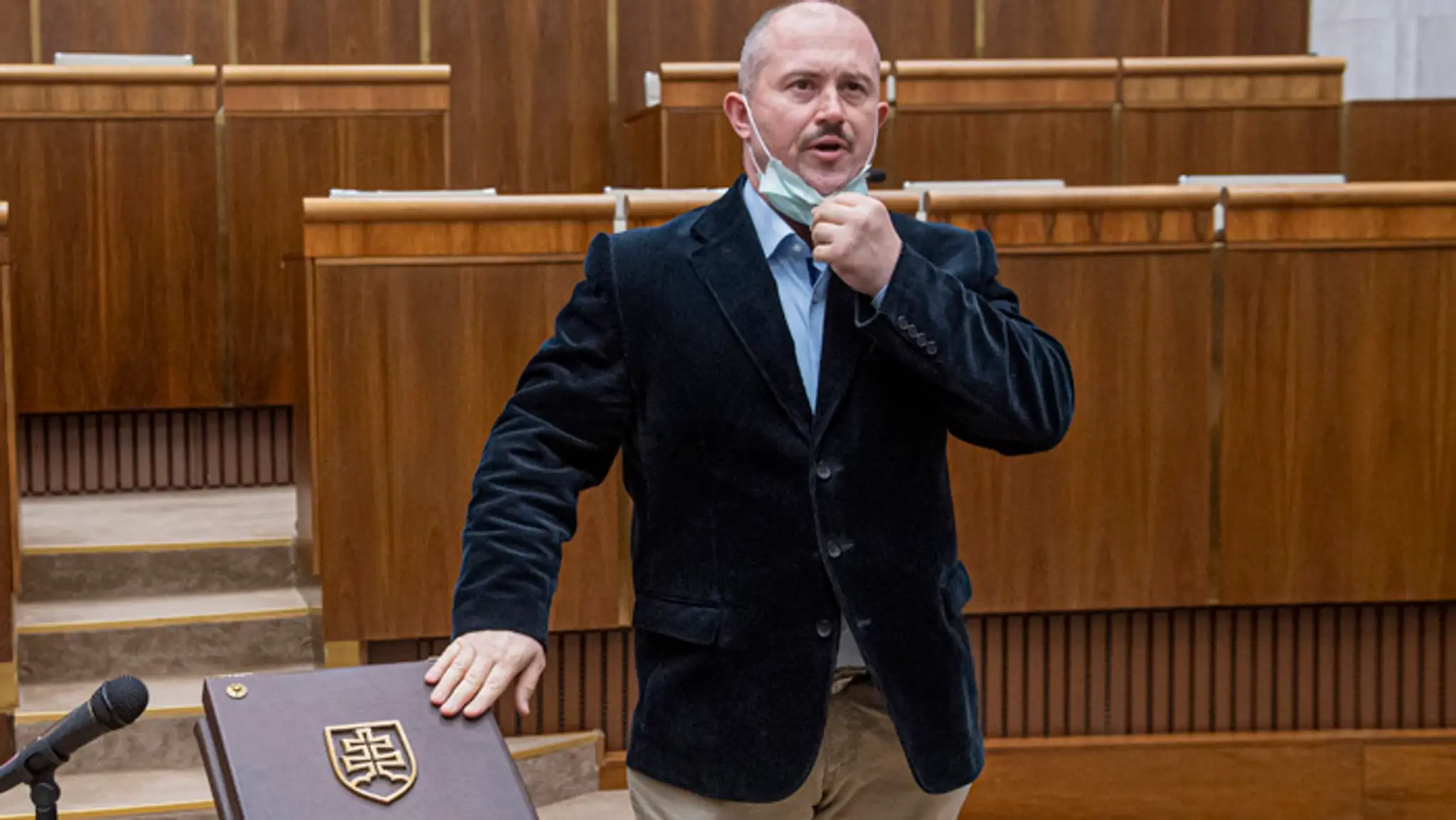 Robert Fico (SMER-SD) skladá poslanecký sľub.