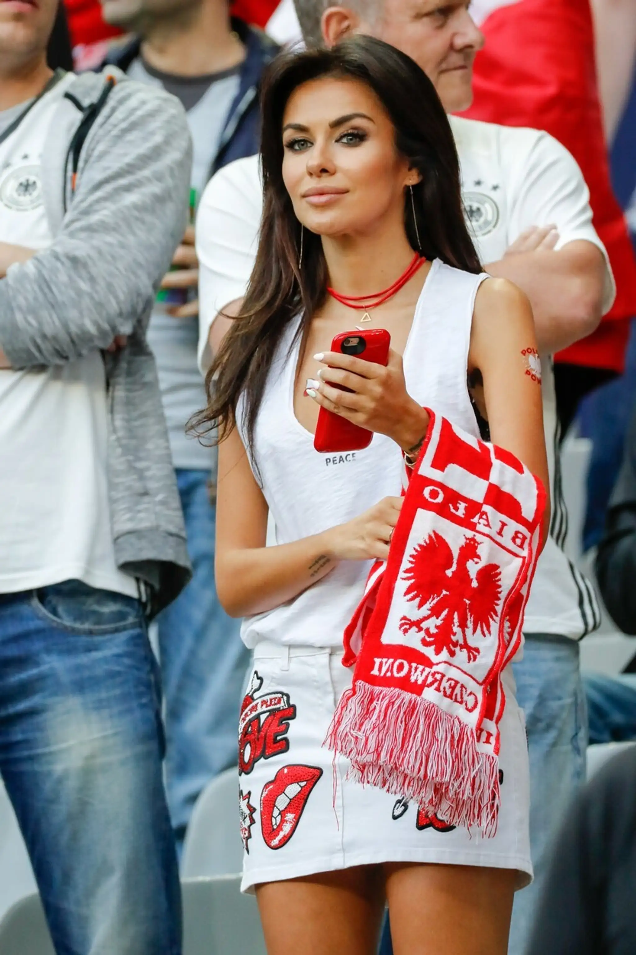 Aj ženy majú rady futbal. Na tieto fanúšičky sa veru dobre pozerá