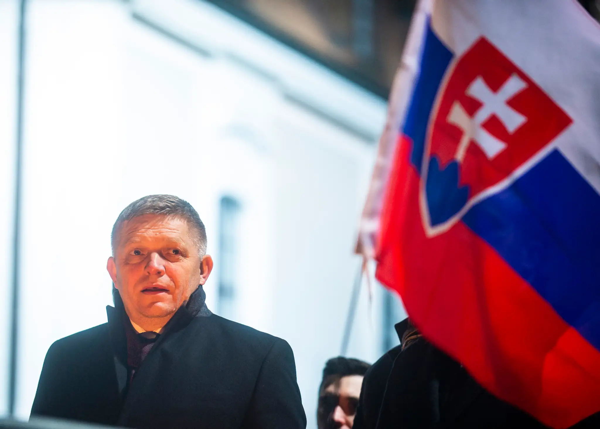 Robert Fico na proteste pred Prezidentským palácom.