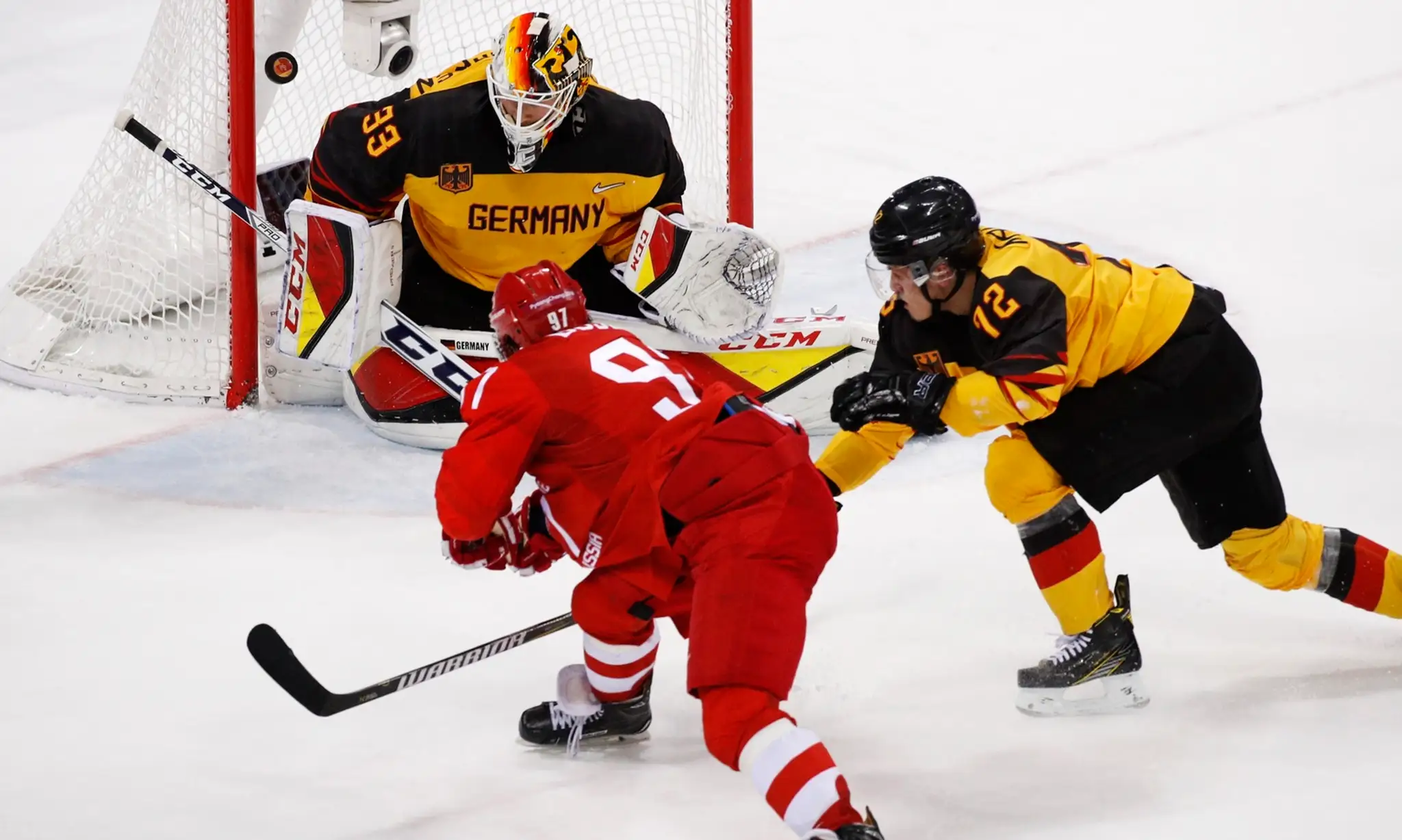 Nikita Gusev skóruje v poslednej minúte tretej tretiny.