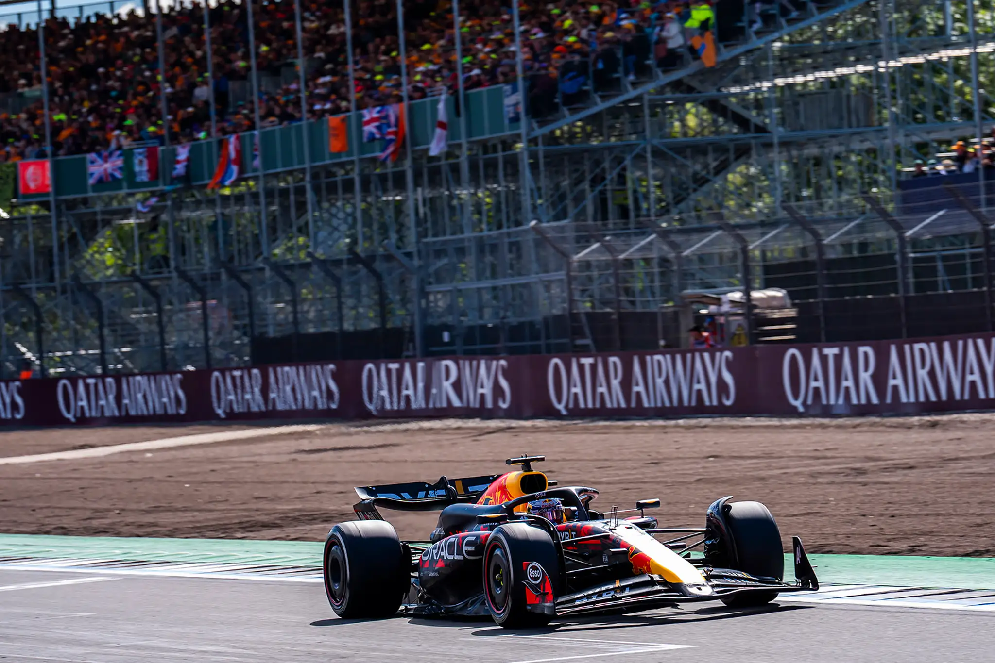 Holanďan Max Verstappen na trati.