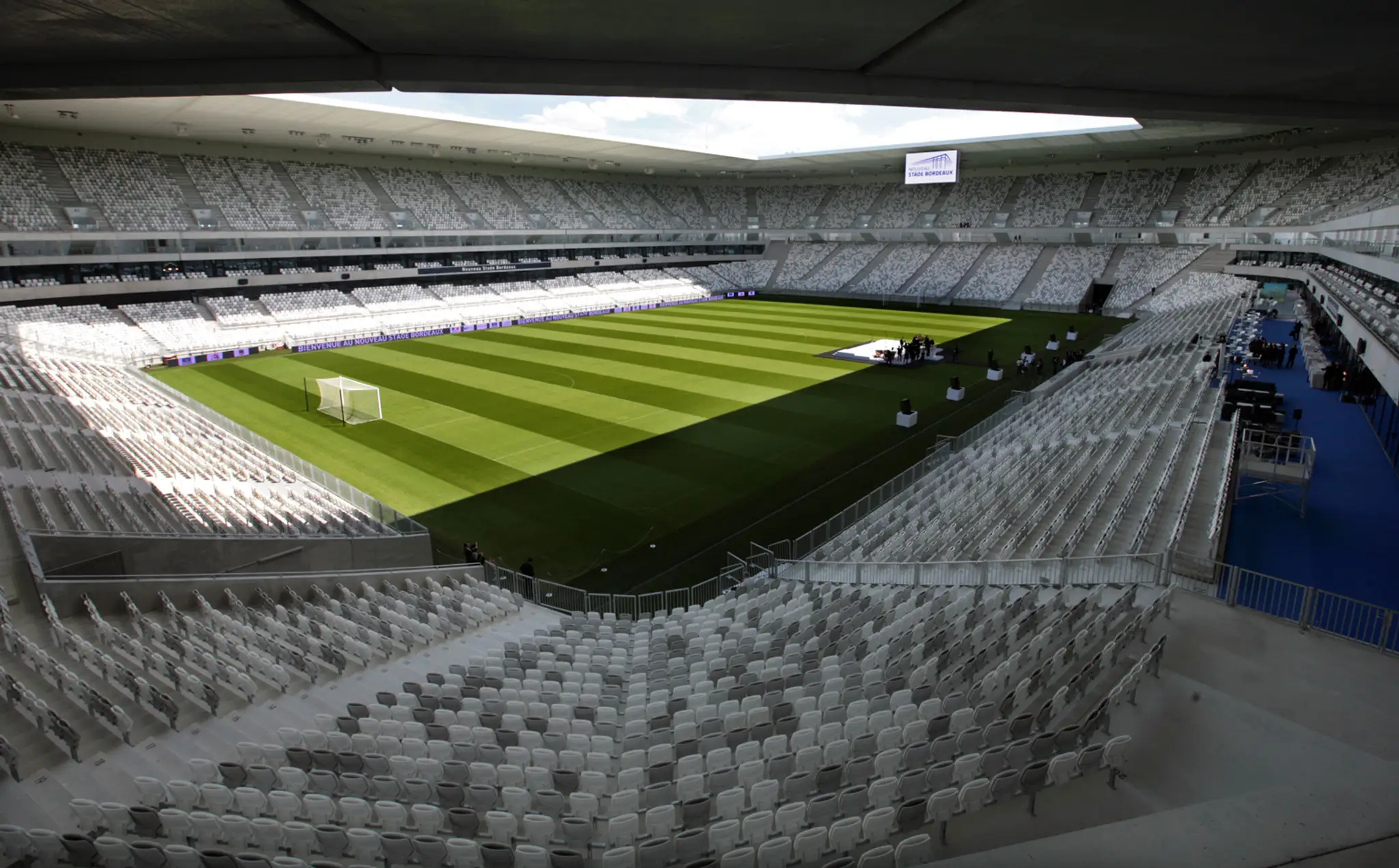 Na snímke štadión Nouveau Stade de Bordeaux, na ktorom sa budú hrať ME 2016.