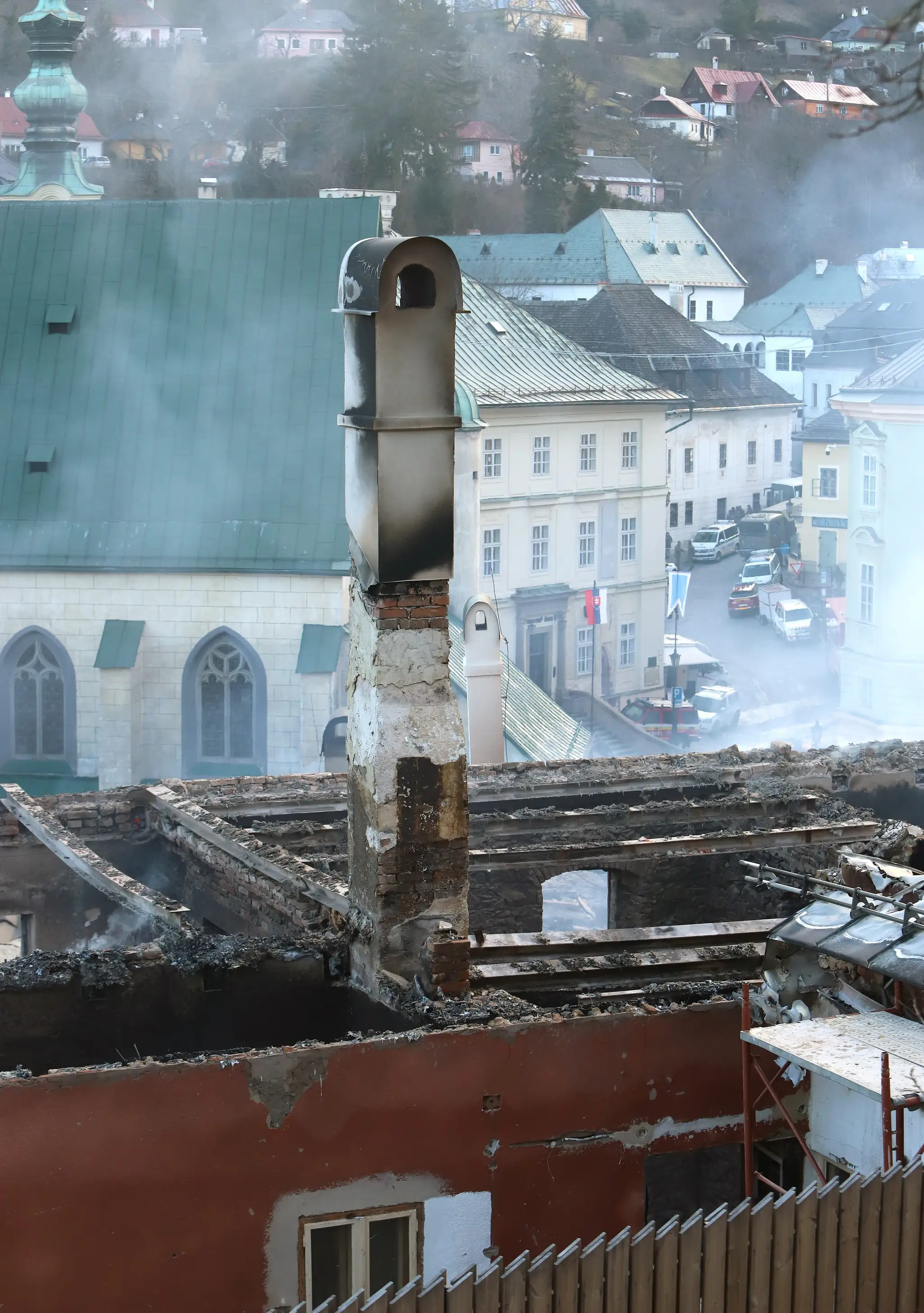 Zničené budovy po požiari v Banskej Štiavnici.