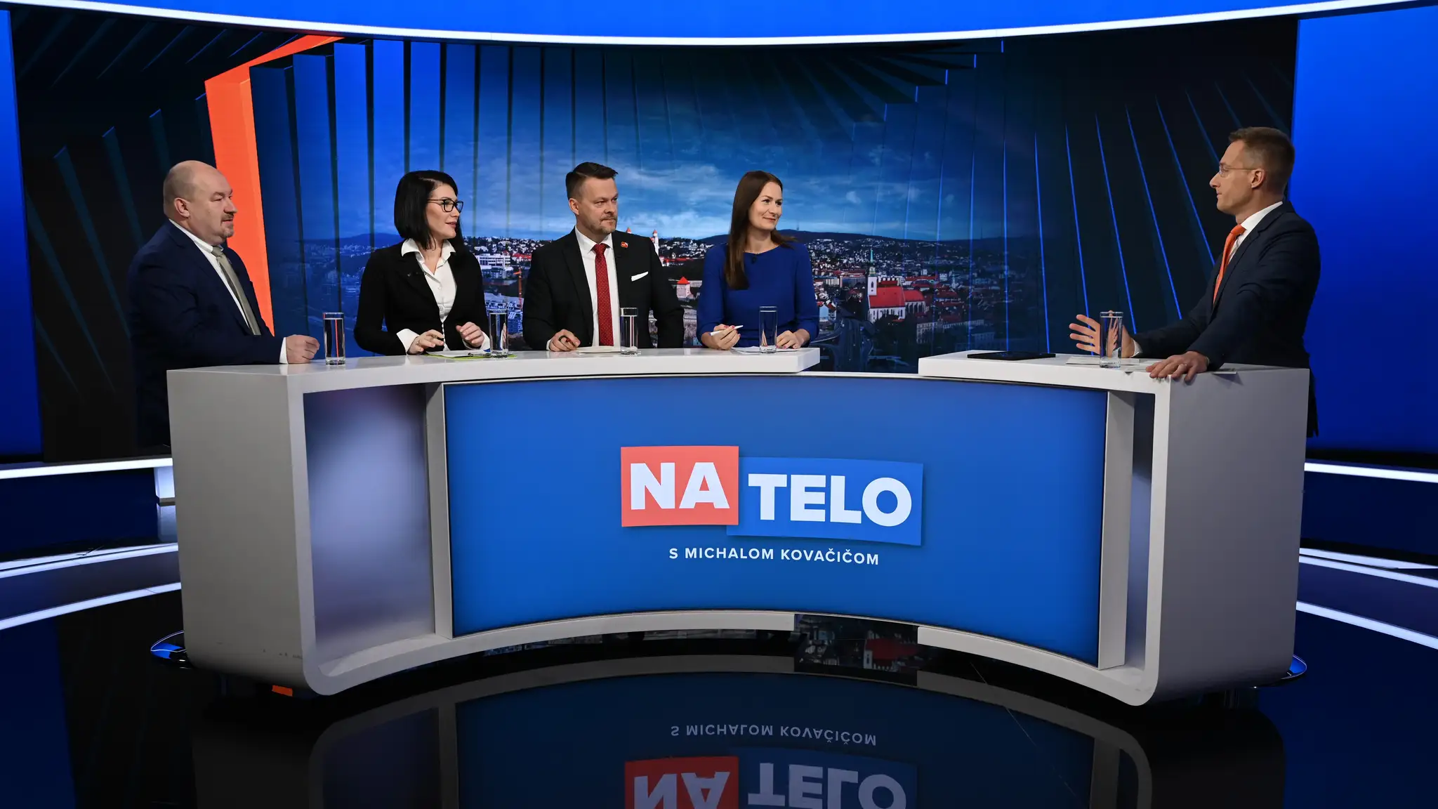 Na telo s J. Bittó Cigánikovou, S. Migaľom, R. Huliakom a M. Holečkovou.