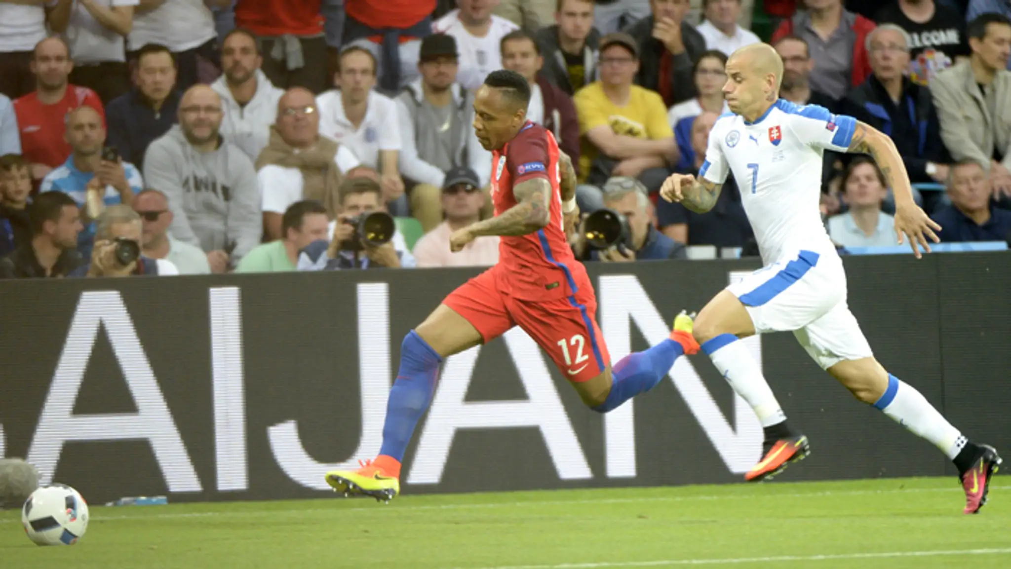 Vladimír Weiss (Slovensko) a Nathaniel Clyne (Anglicko).