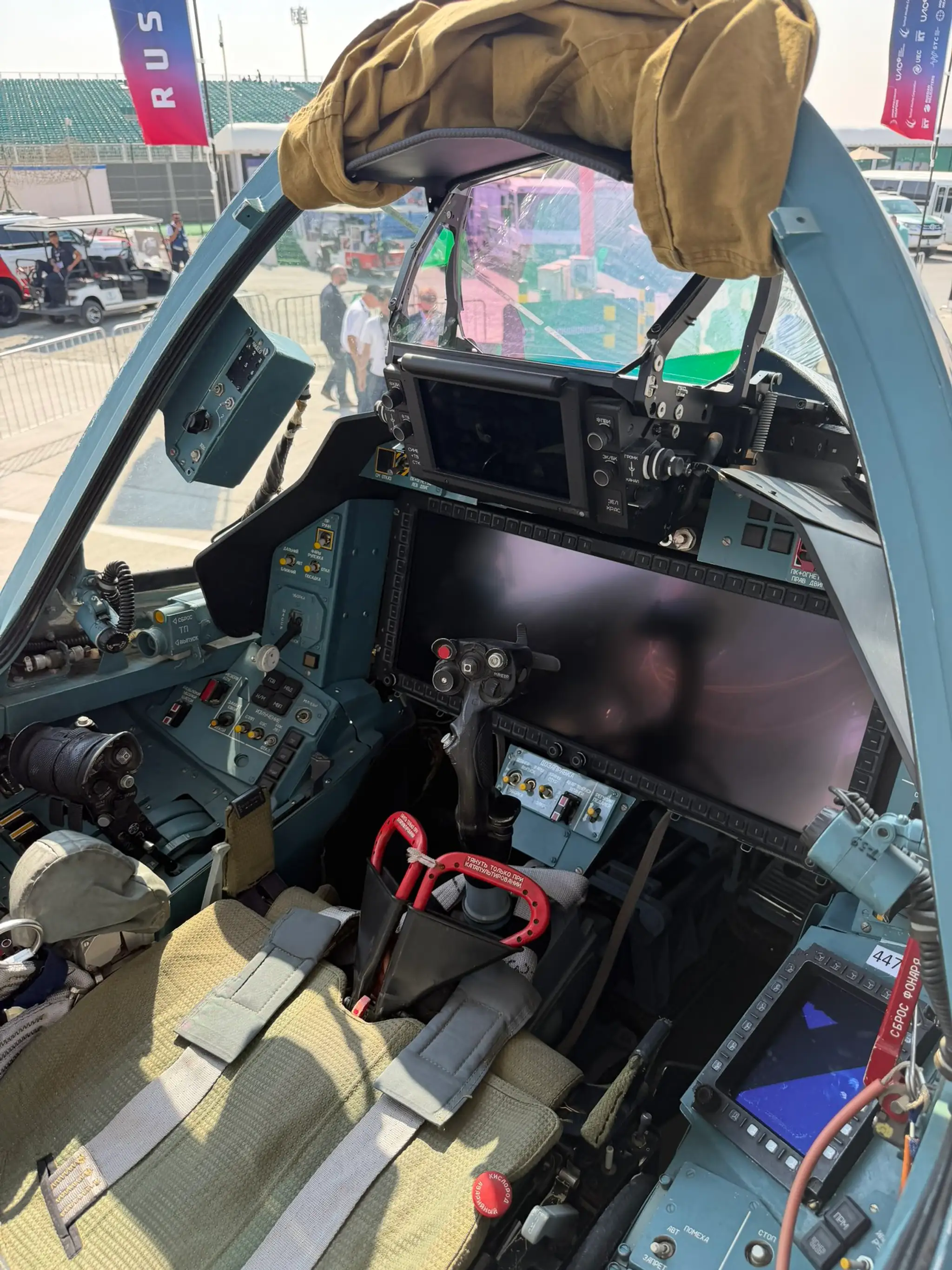 Kokpit Su-57