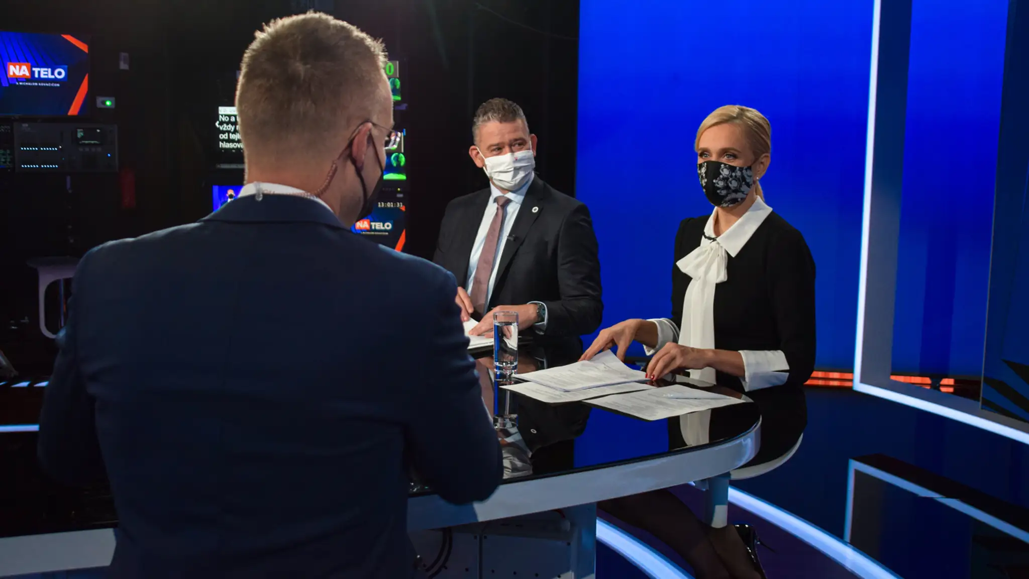 Roman Mikulec a Denisa Saková v Na telo.