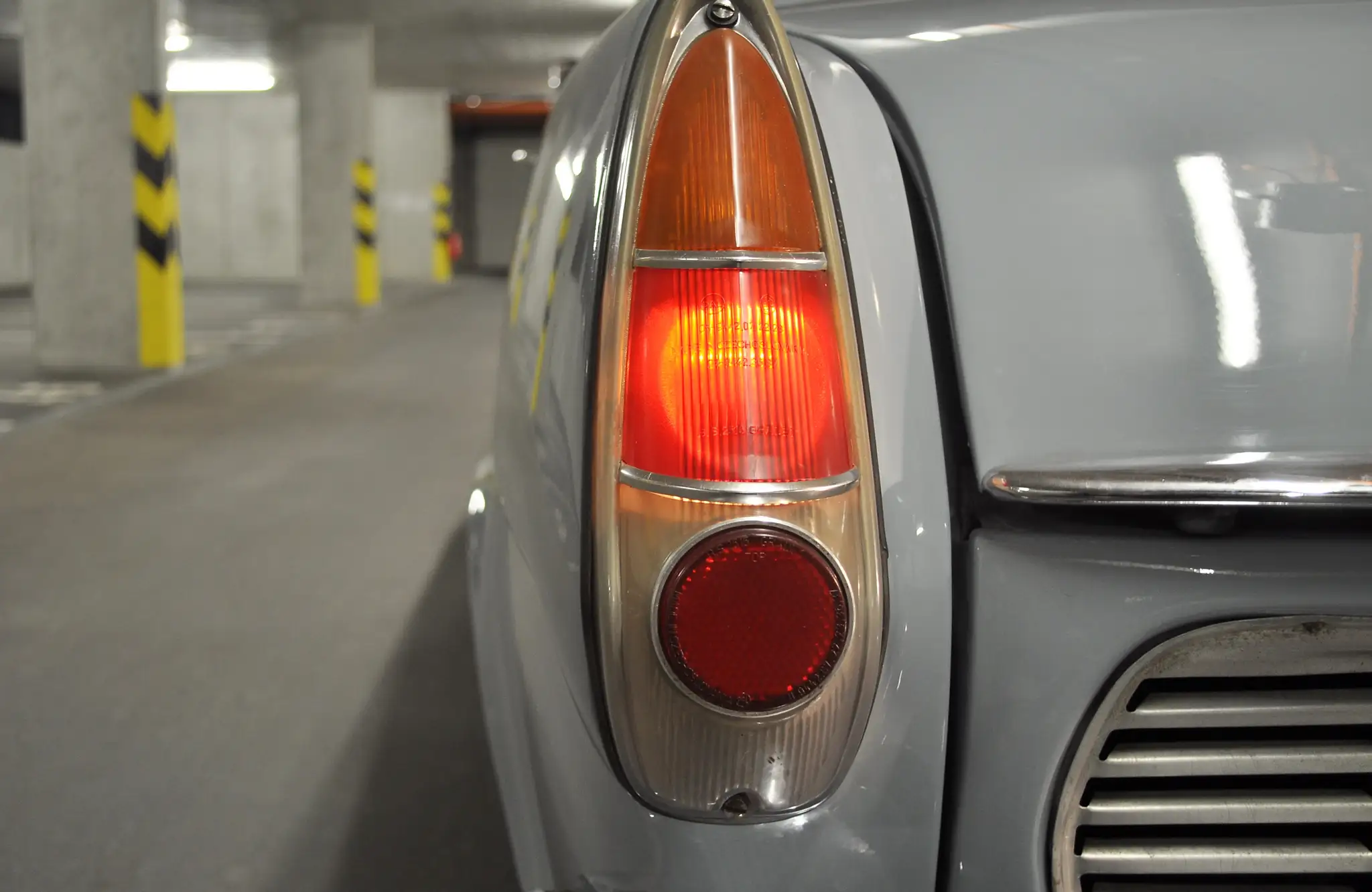 Škoda 1000 MB detail zadného svetla.