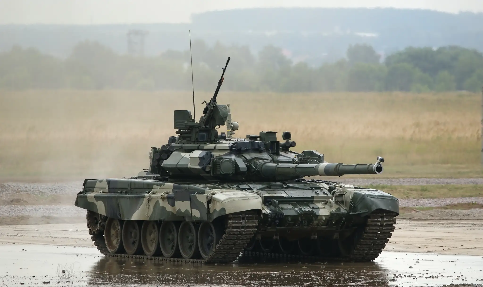 Ruský hlavný bojový tank T-90.