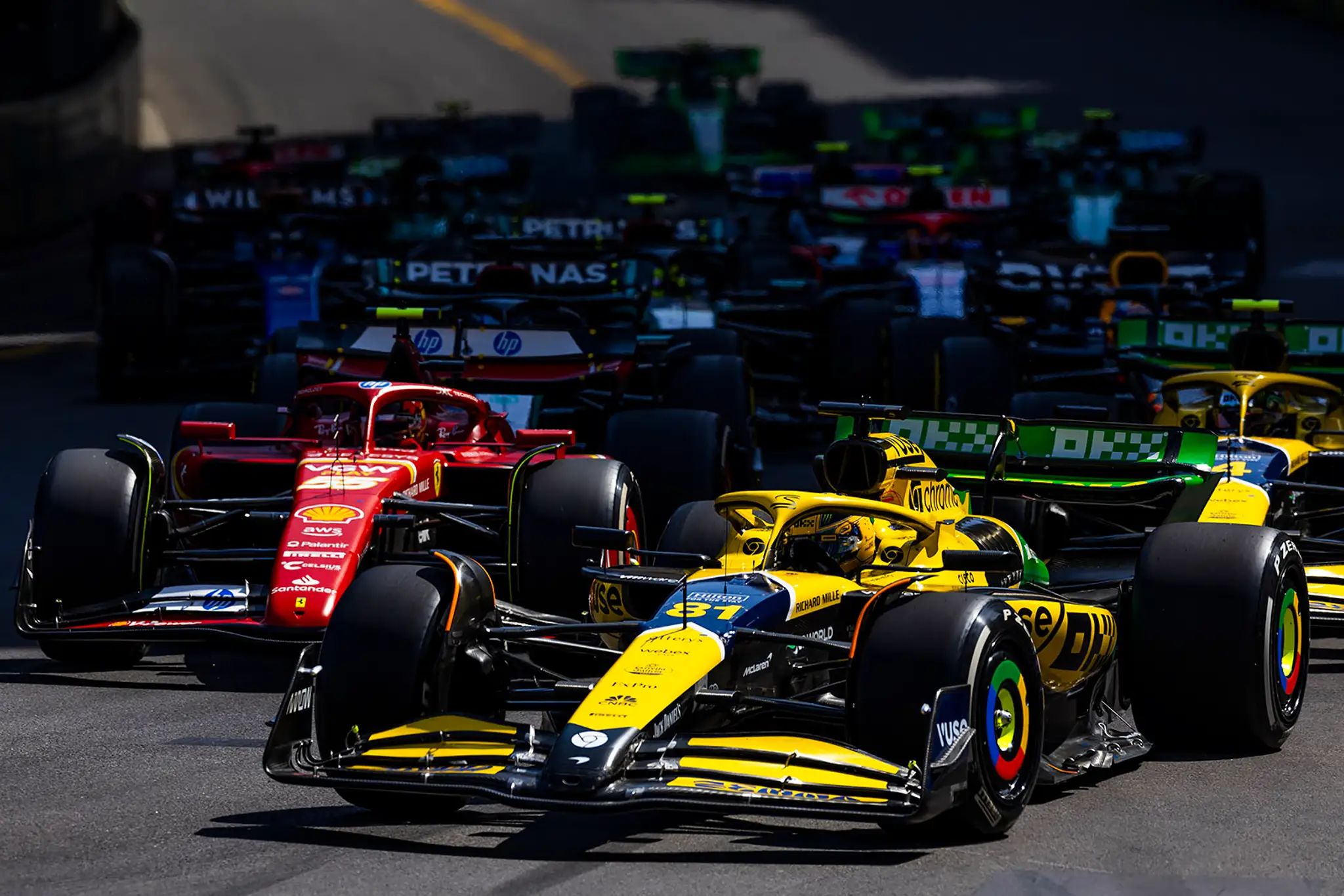 Druhé miesto si vyjazdil Oskar Piastri z McLarenu.