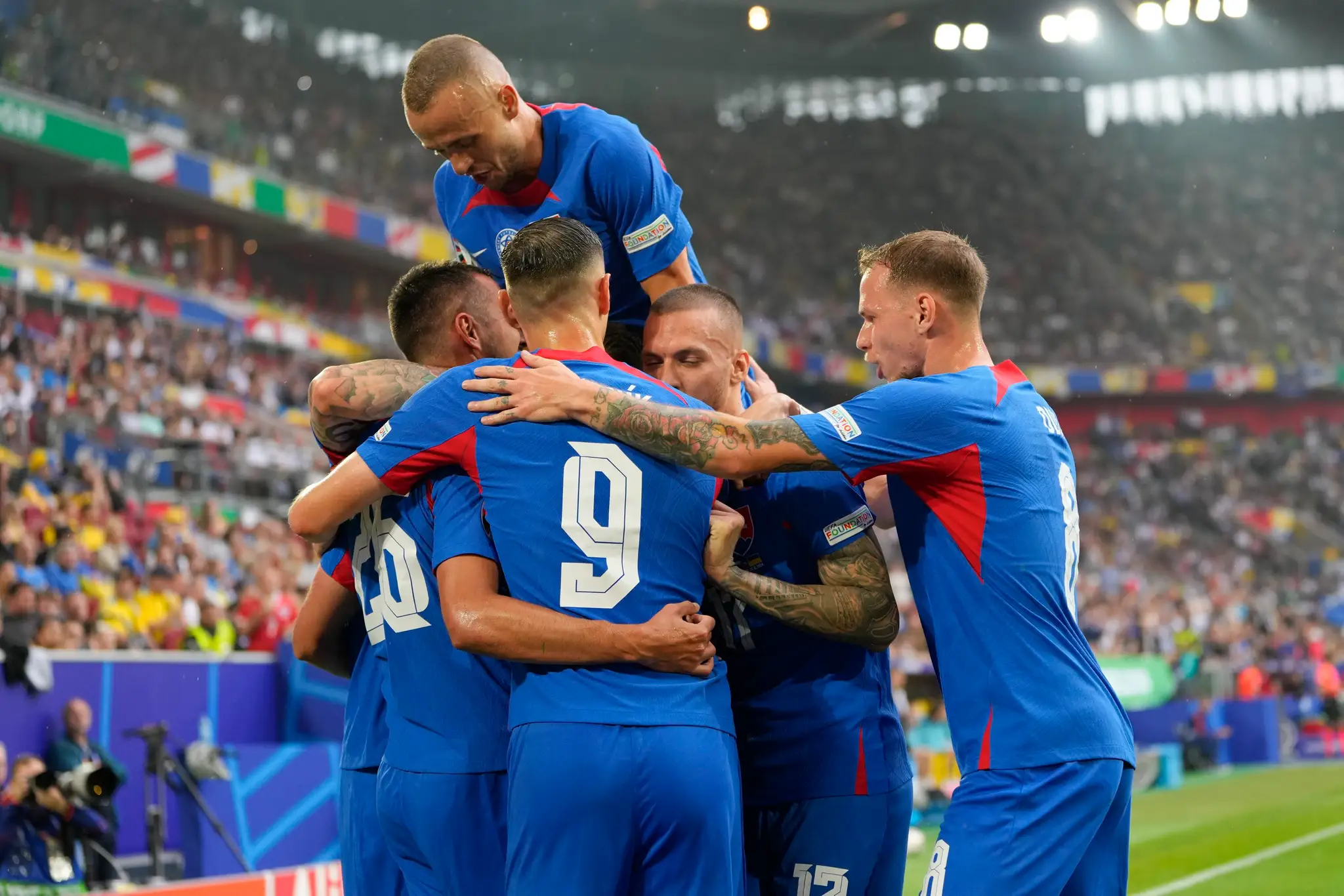 Radosť Slovákov po góle Ivana Schranza
