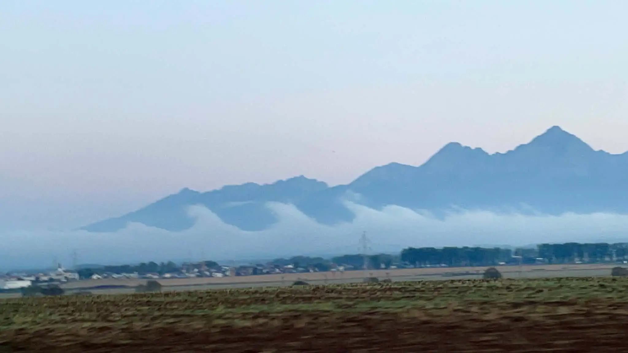 Vzácne Kelvin-Helmholtzove oblaky pod Tatrami