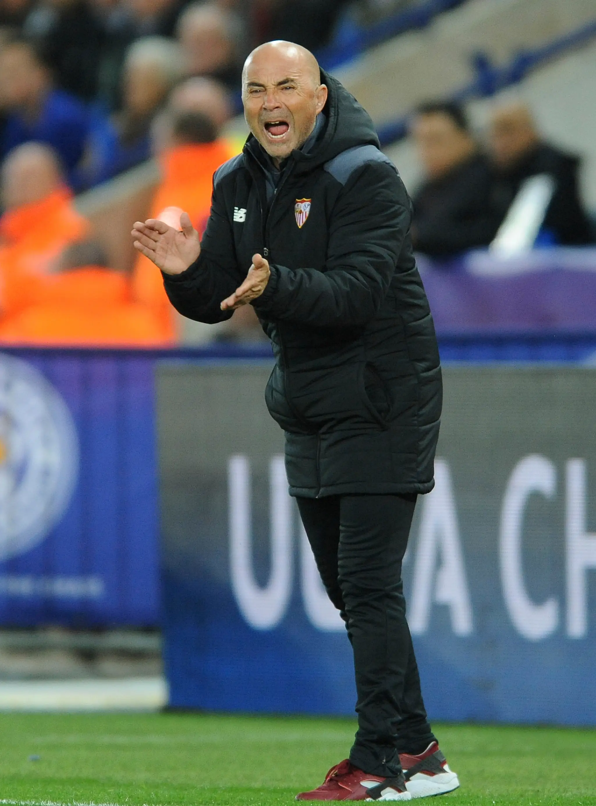 Kouč Seville Jorge Sampaoli počas odvety osemfinále LM proti Leicestru.
