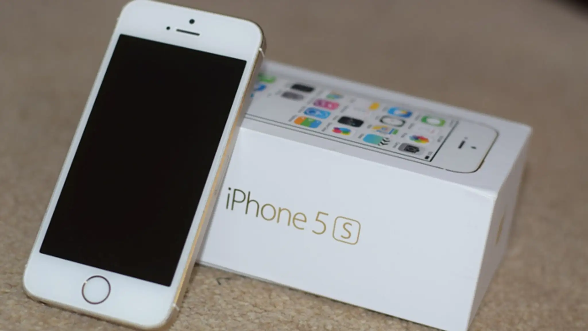 Nový iPhone obsahoval stovky čísel na celebrity.