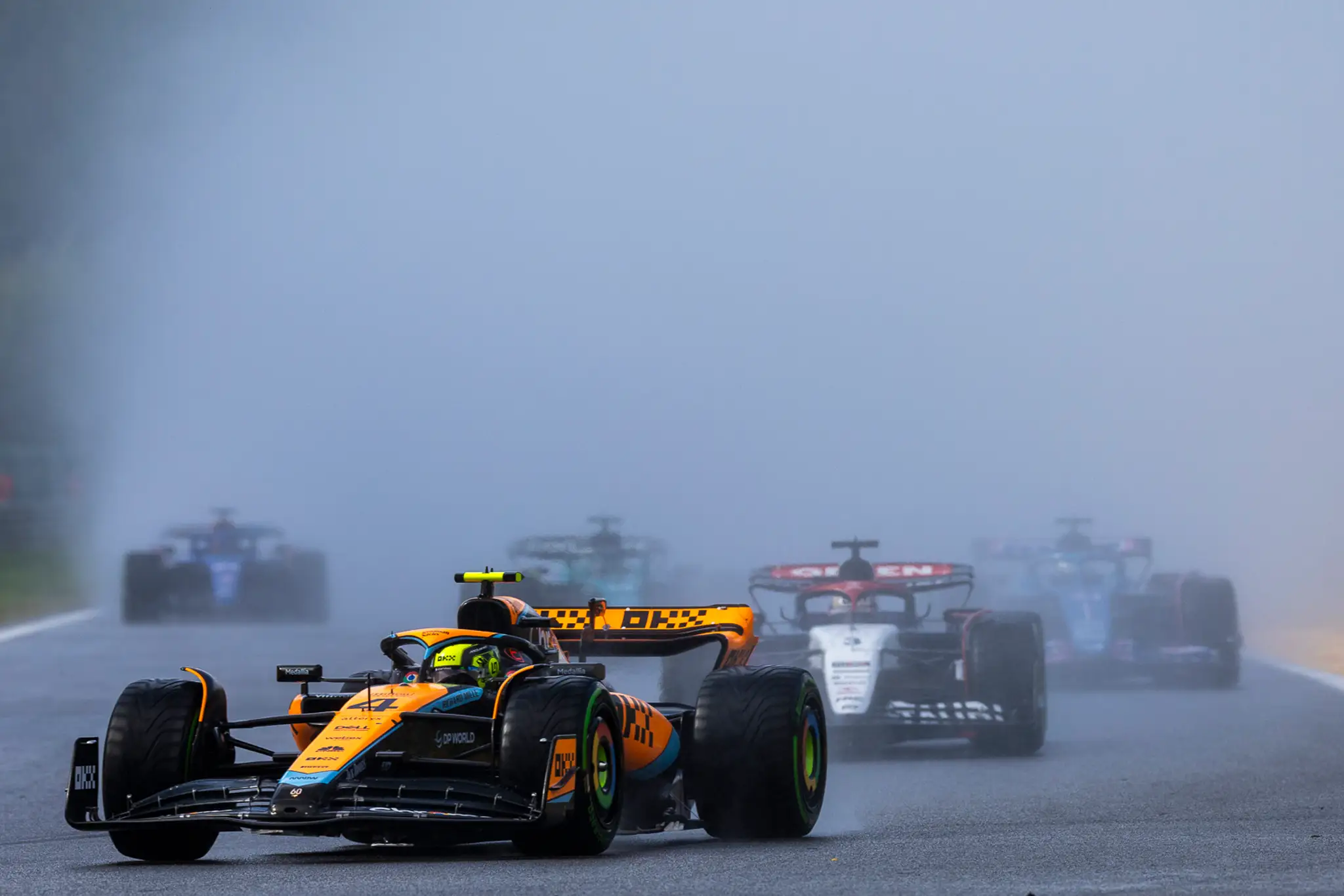 Lando Norris na trati počas šprintu.