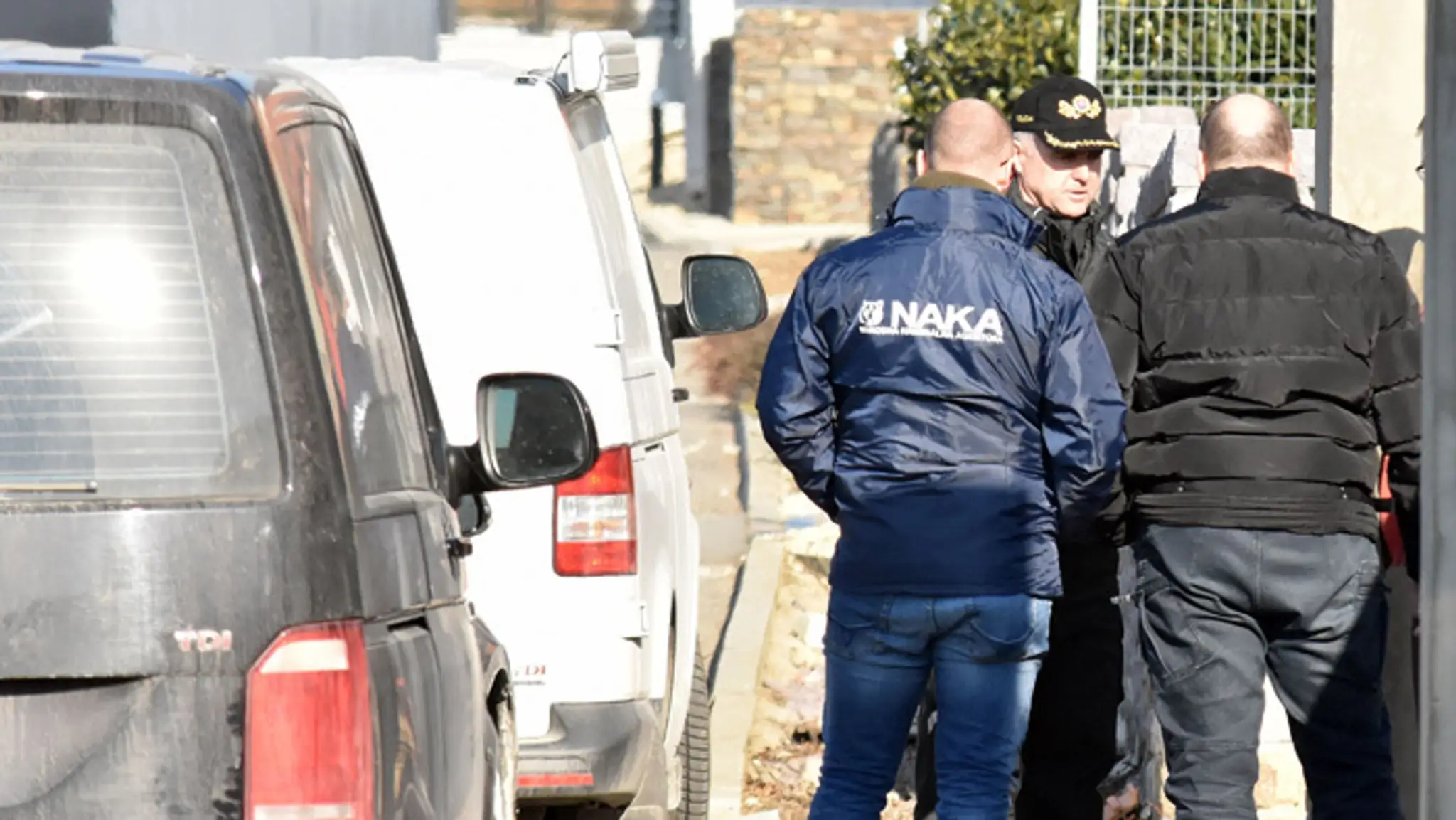 Tibor Gašpar na policajnej razii v dome na Kavarnianskej ulici v Michalovciach.