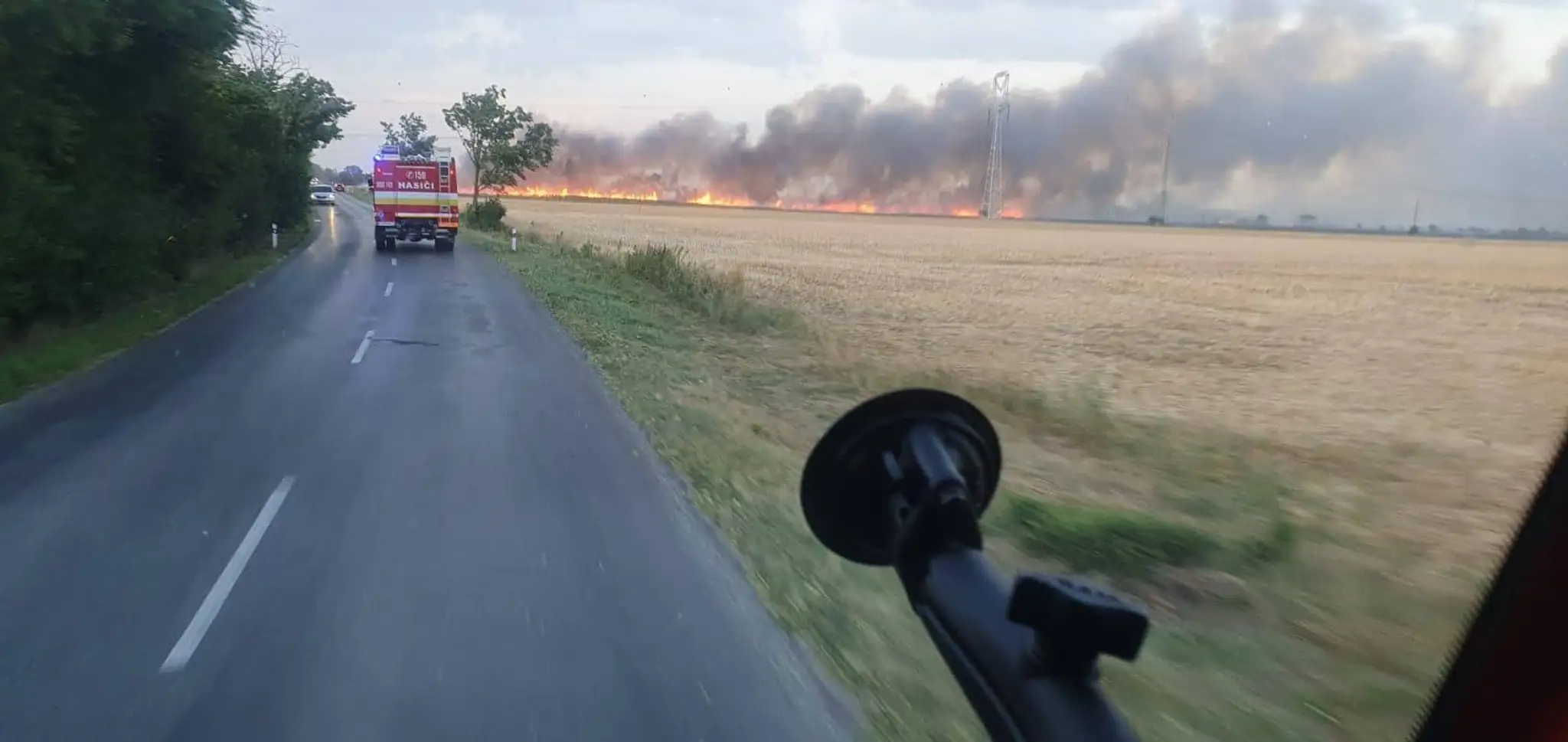 Požiar na juhu Slovenska.
