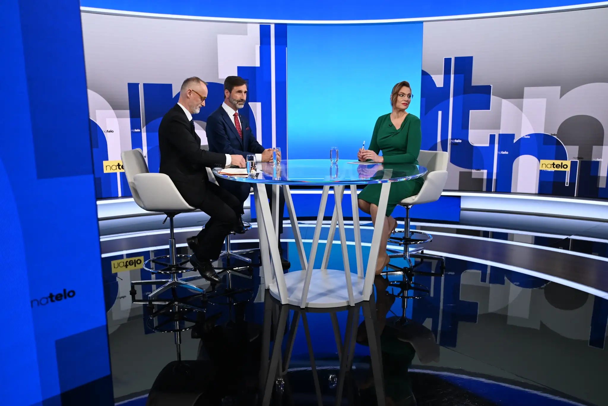 Hosťami relácie Na telo boli minister zahraničných vecí Juraj Blanár (Smer-SD) a poslanec Tomáš Valášek (PS)