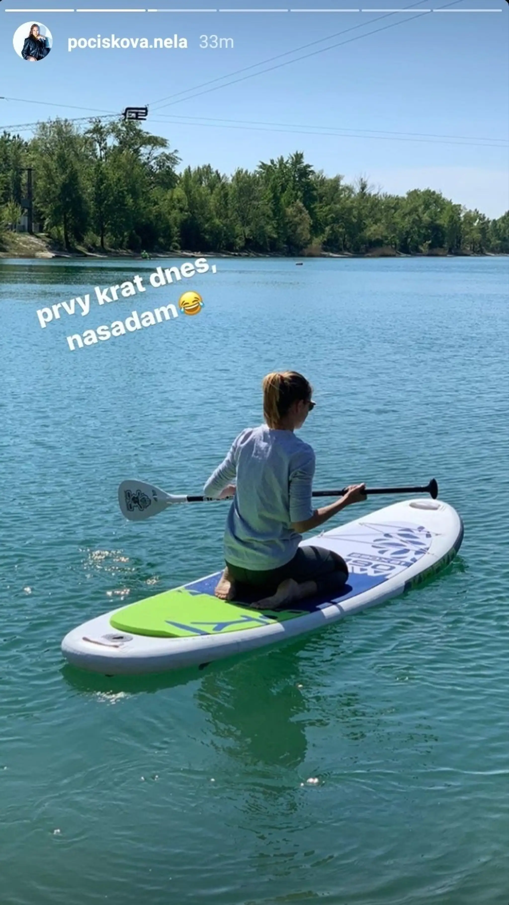 Nela a Filip na paddle boardoch