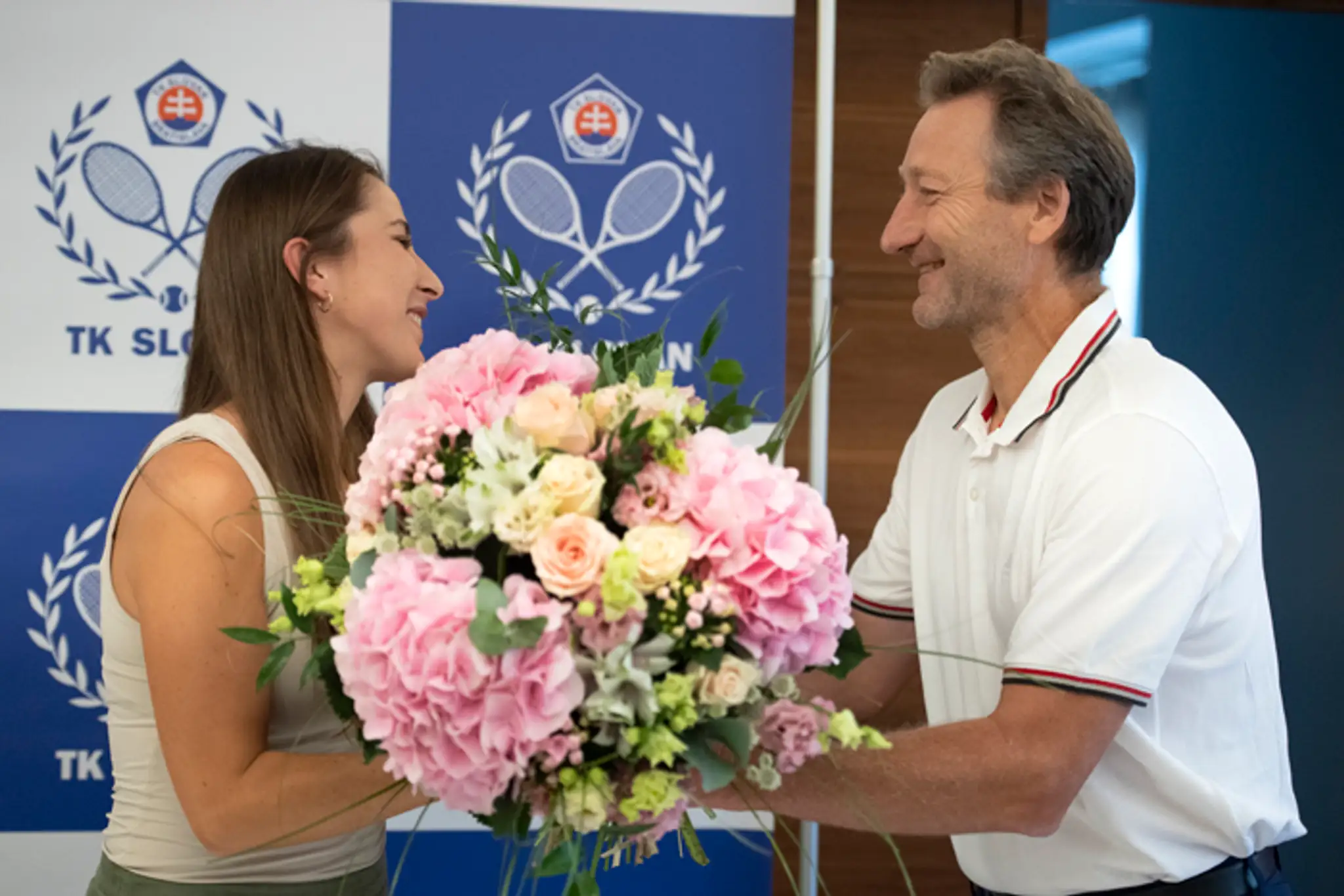 Belinda Benčičová a predseda klubu TK Slovan Miloslav Mečíř.