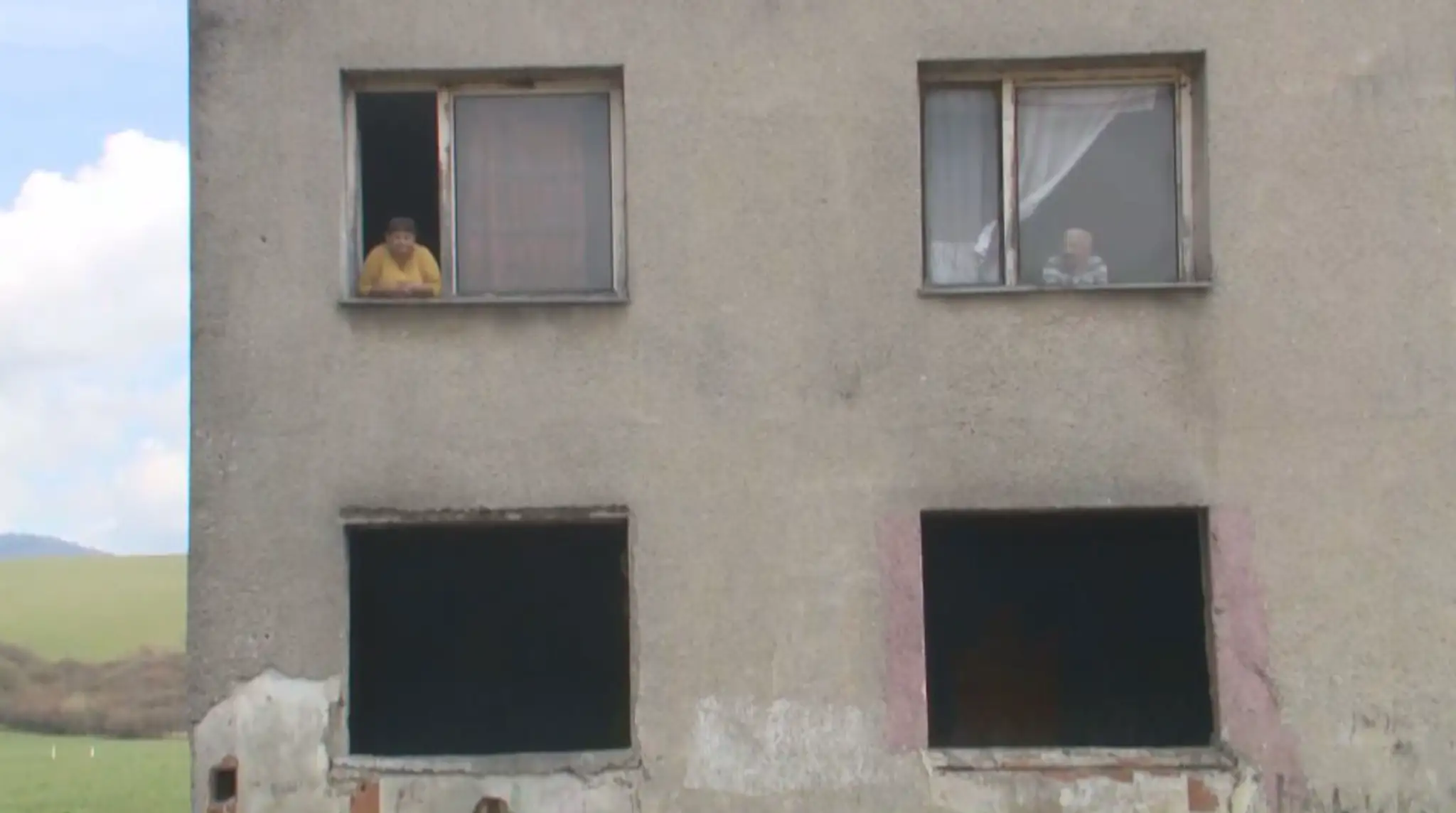 Nájomná bytovka v rómskej osade v Pečovskej Novej Vsi