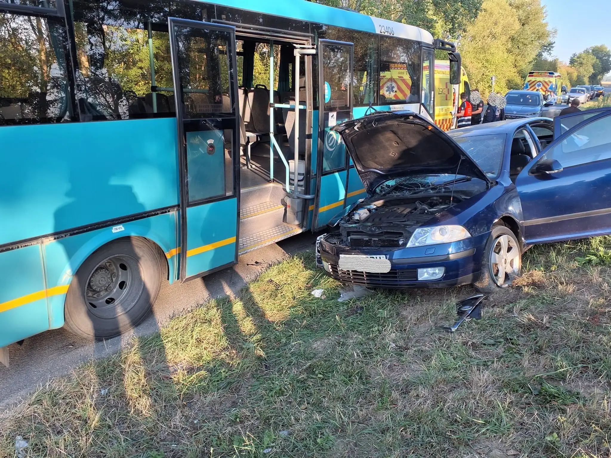 Zrážka auta a autobusu pri Michalovciach.