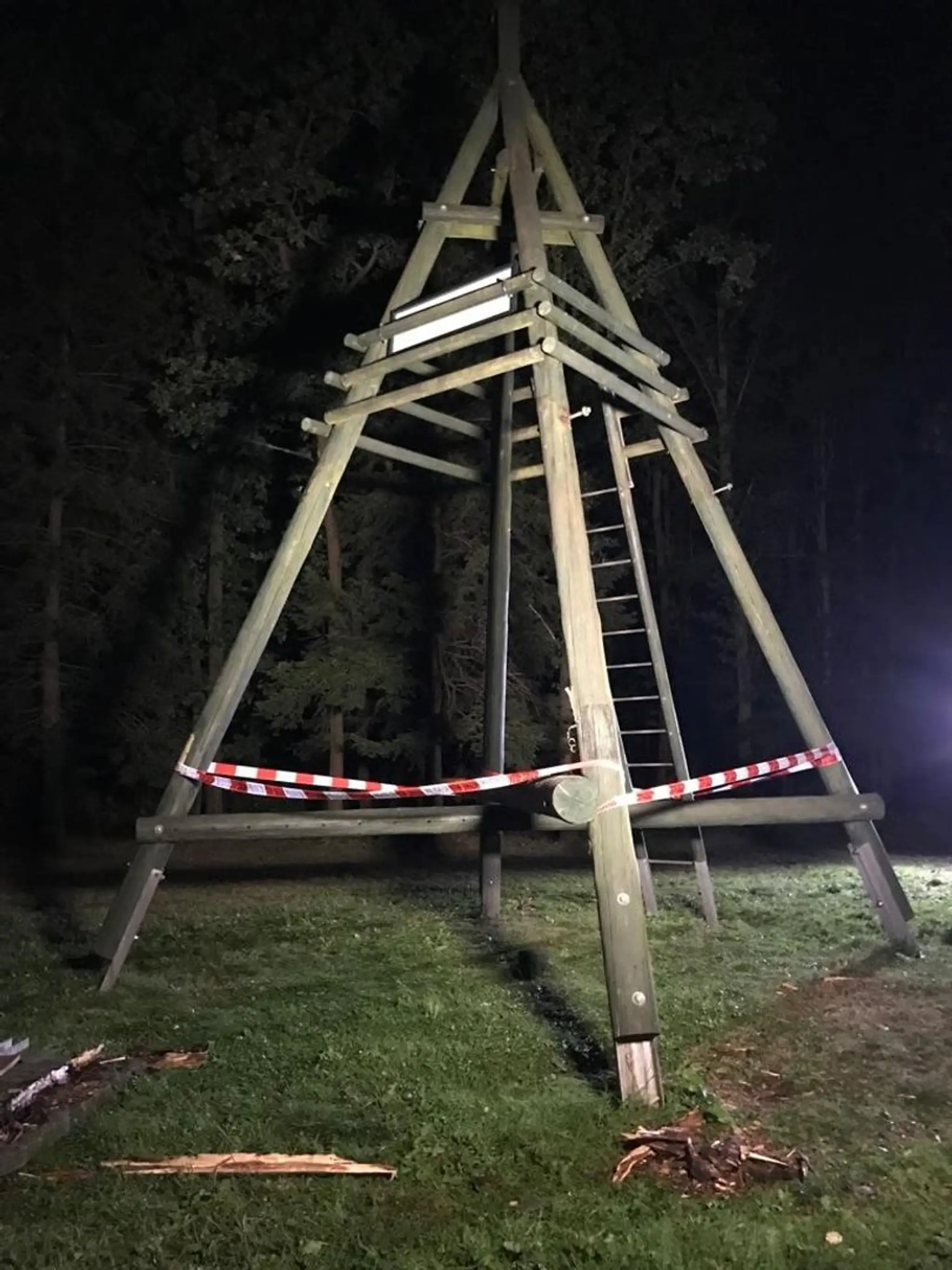 Rozhľadňa po nehode.