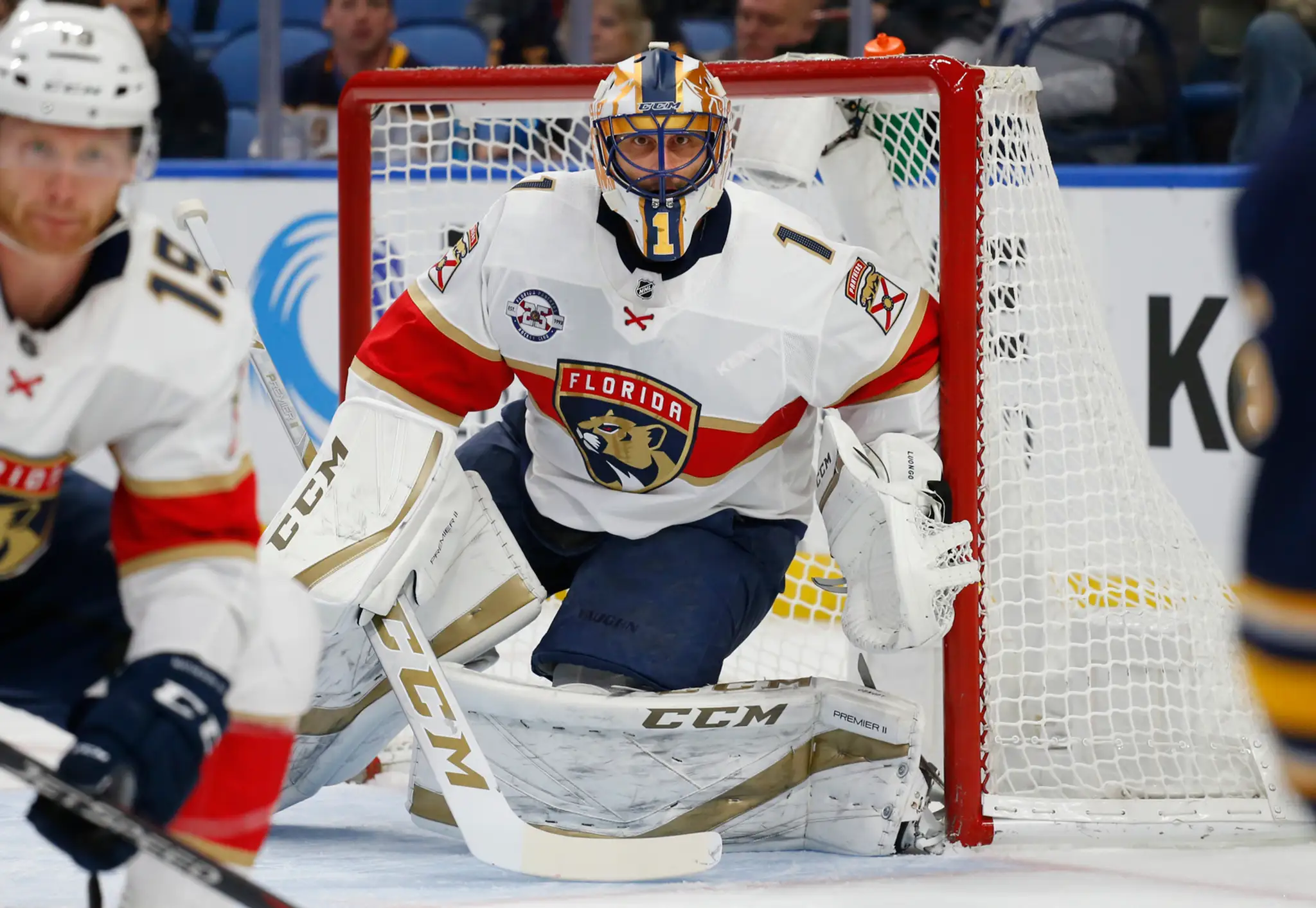 Roberto Luongo z Floridy v dueli proti Buffalu.