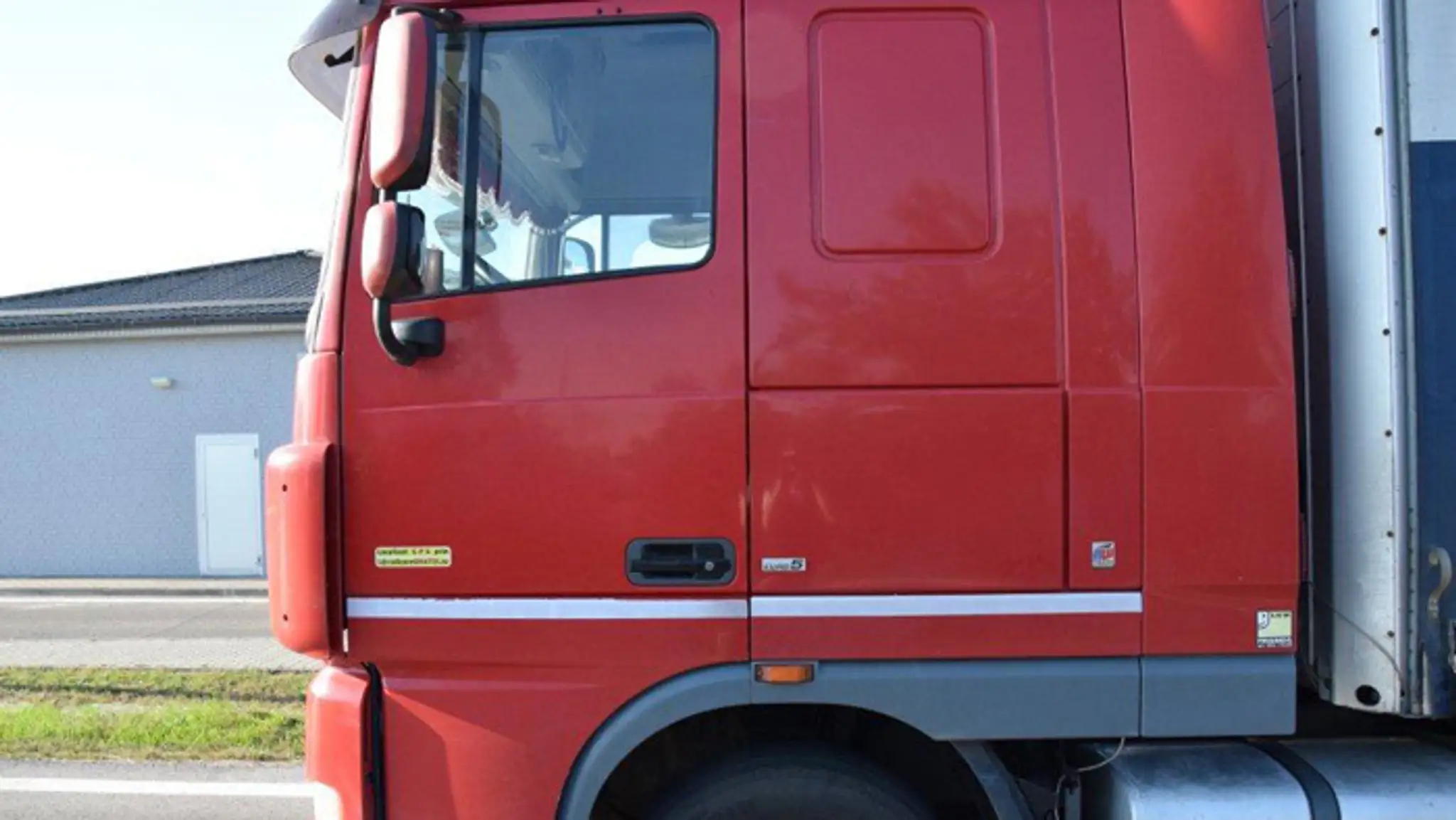 Polícia zisťuje, prečo žena nastúpila kamionistovi do auta.