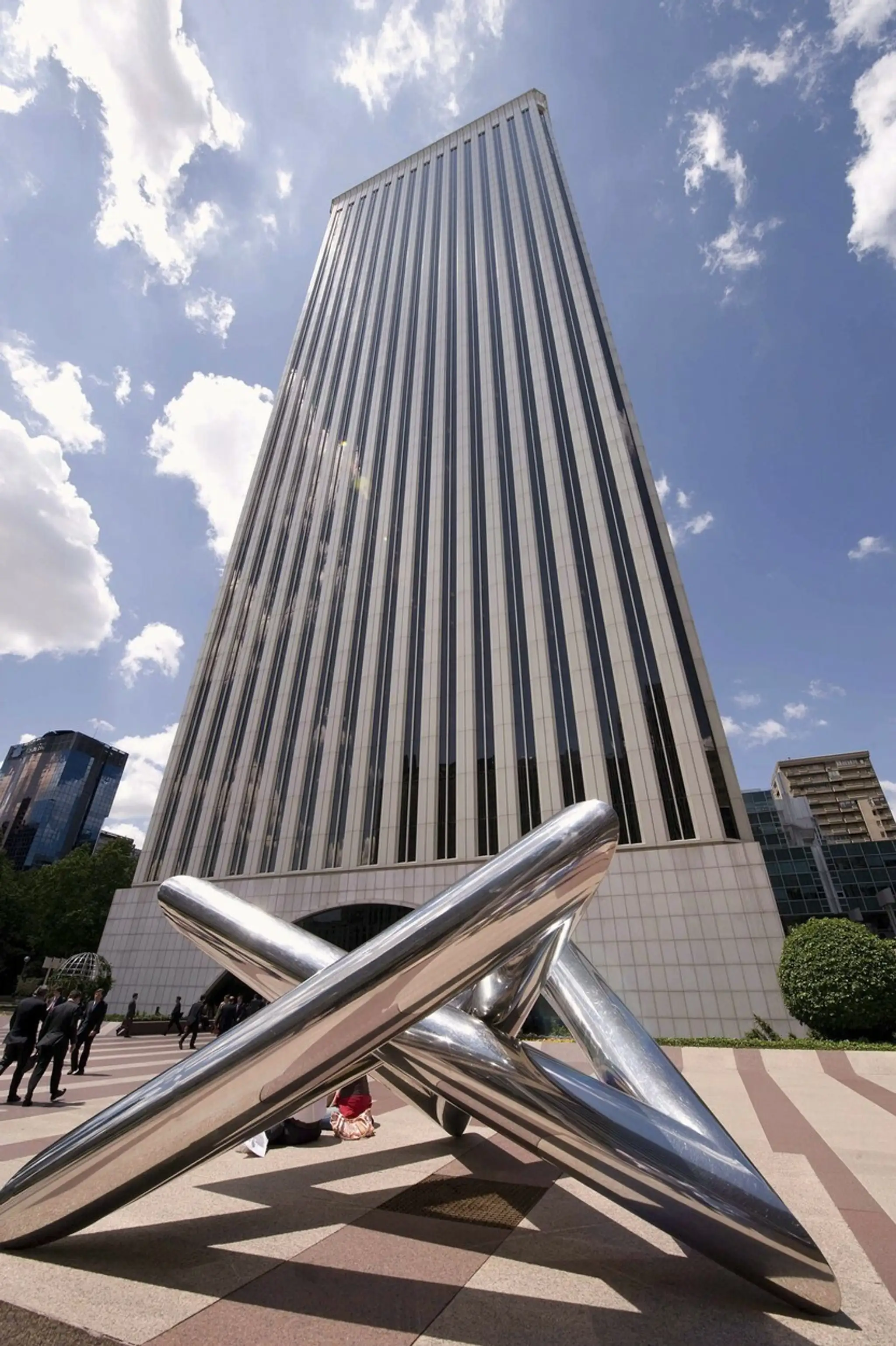 Mrakodrap Torre Picasso v Madride