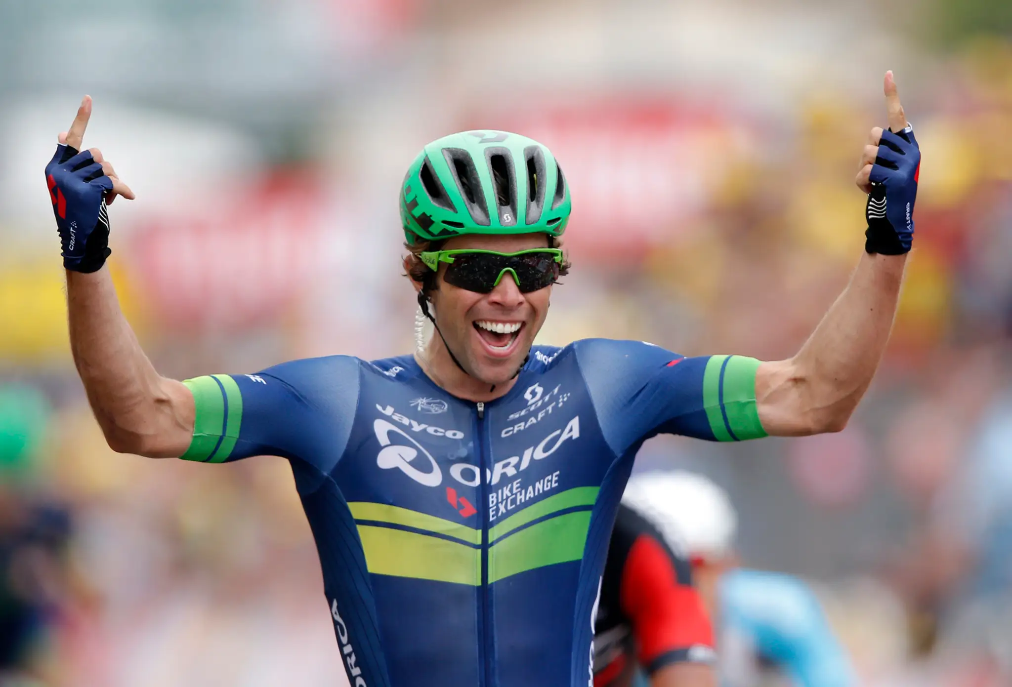 Michael Matthews oslavuje víťazstvo v 10. etape Tour de France.
