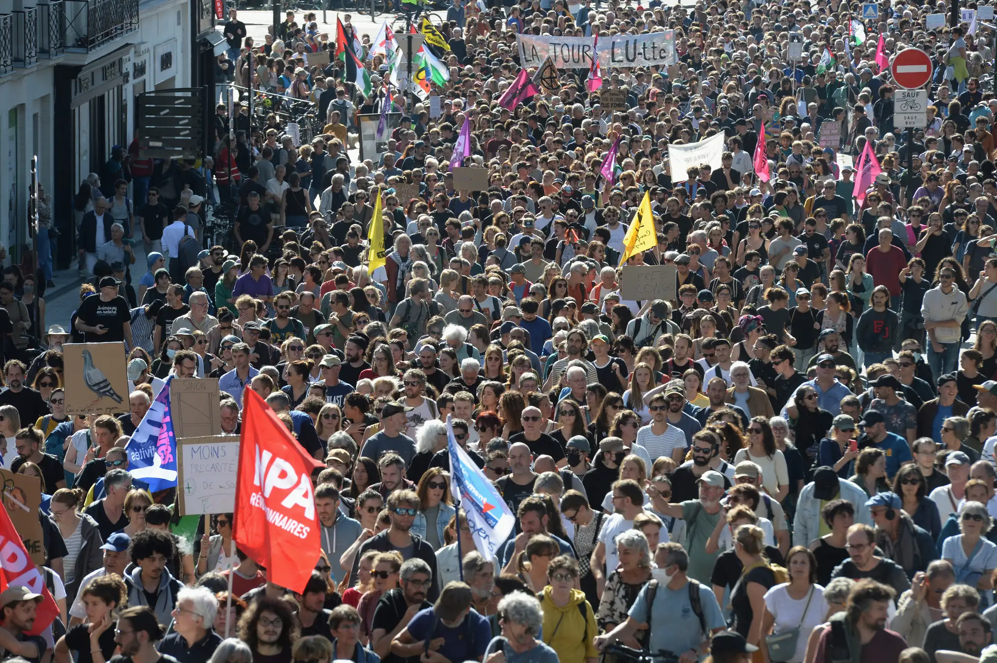Na protivládnych protestoch vo Francúzsku sa podľa odborárov zúčastnilo milión ľudí