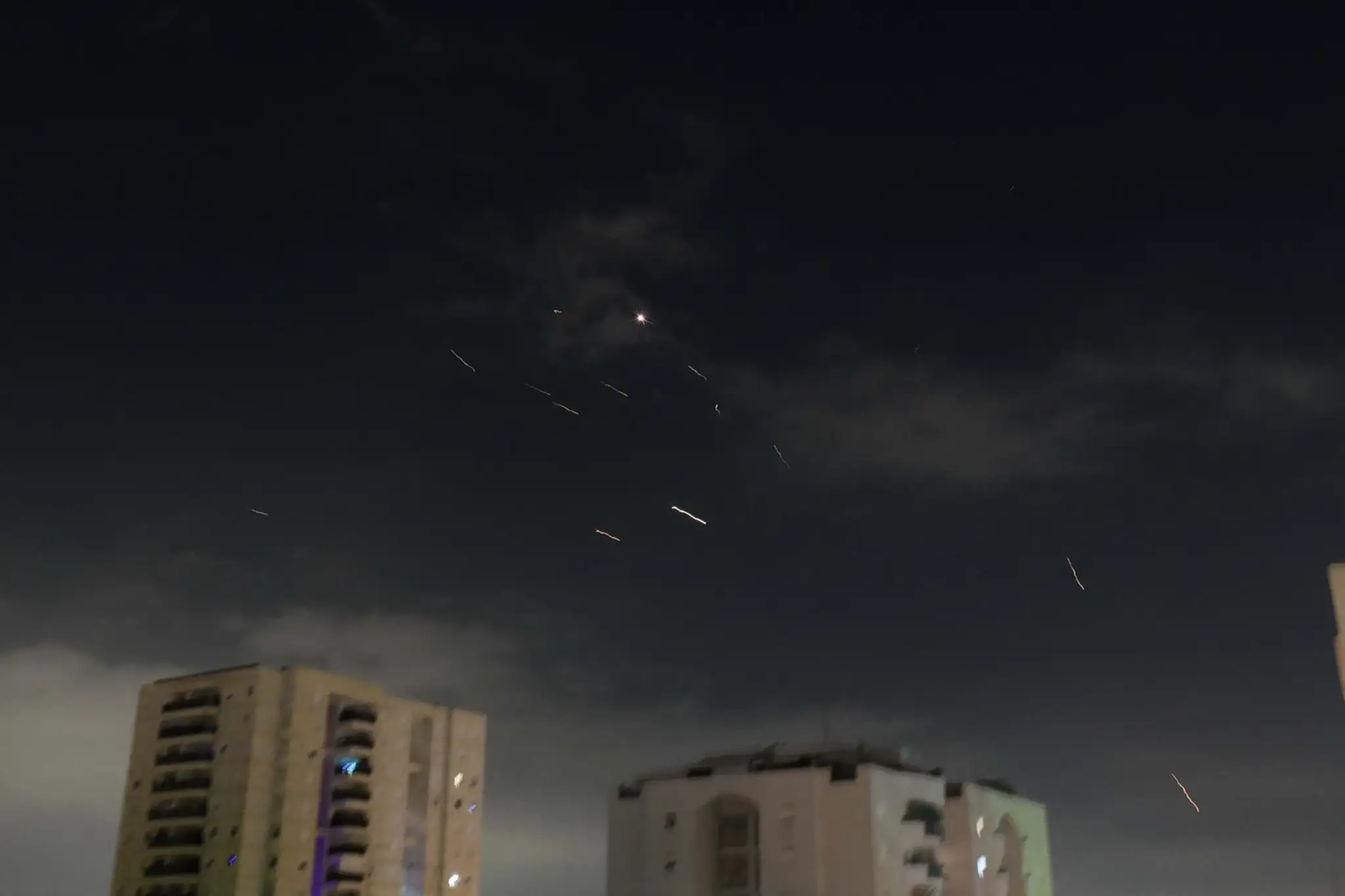 Iránske rakety nad Tel Avivom