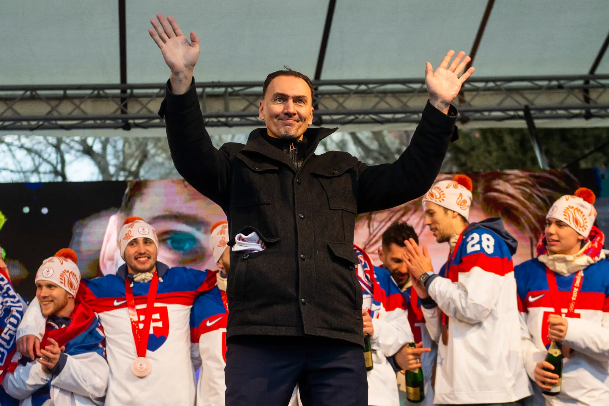 Generálny manažér reprezentácie Miroslav Šatan počas osláv bronzu zo ZOH 2022 na Námestí SNP v Bratislave.