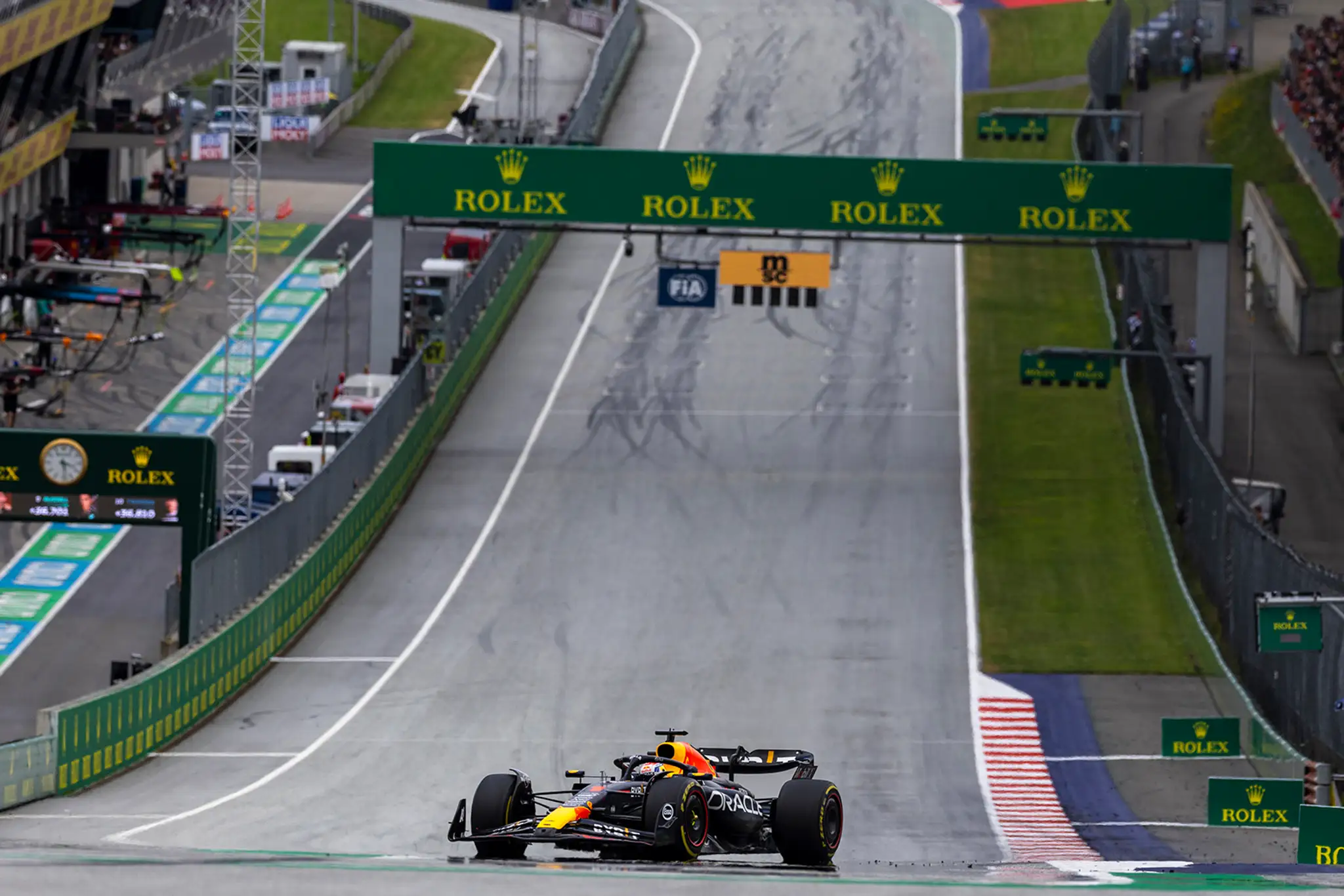 Víťaz VC Rakúska na Max Verstappen na trati.