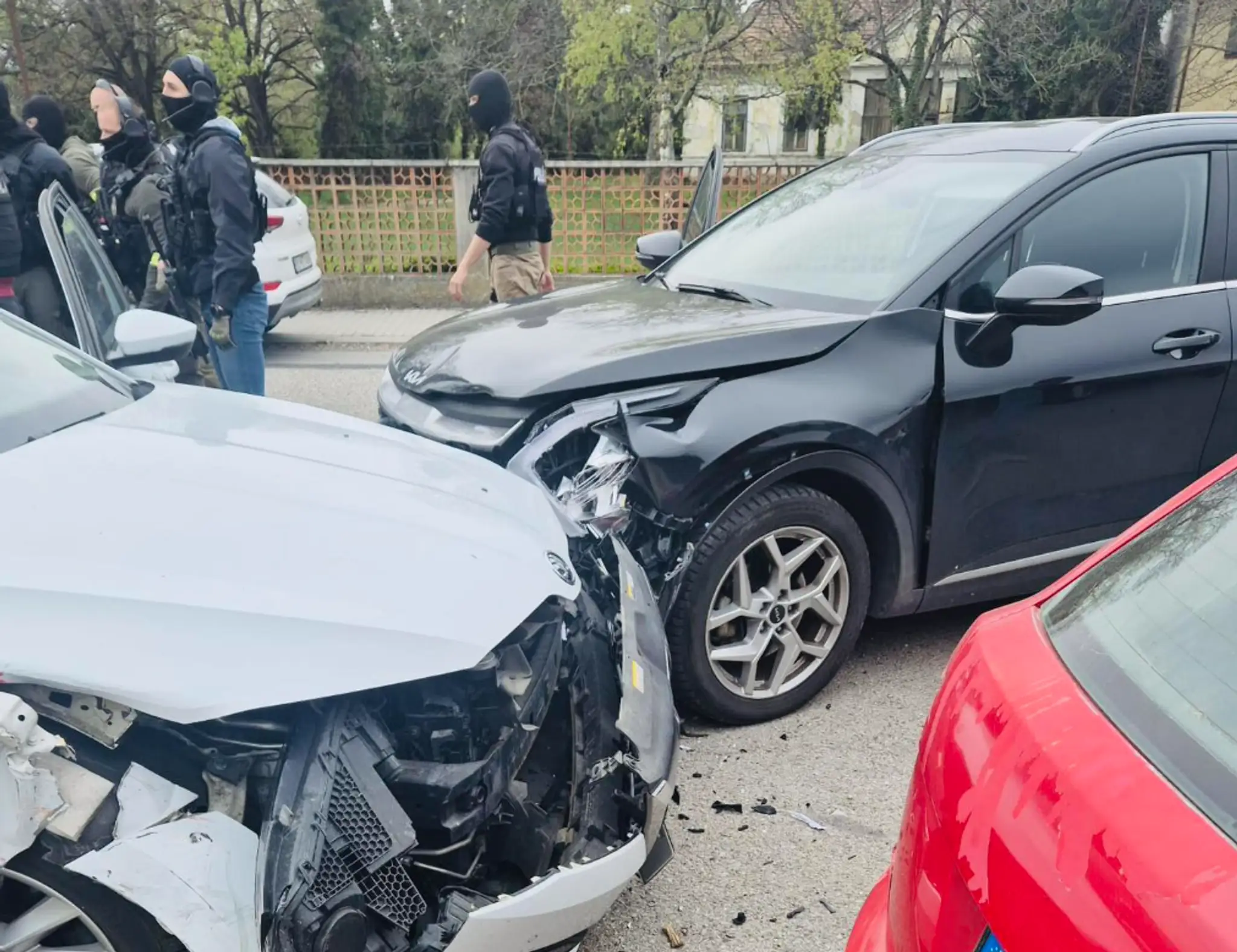 Pri policajnej razii zadržali muža, ktorý zdemoloval centrum Bratislavy a pri pokuse o útek poškodil policajné vozidlo.