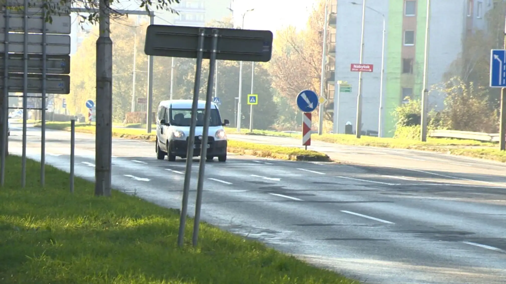 Na ceste v Leviciach žiadajú bezpečnostné prvky.