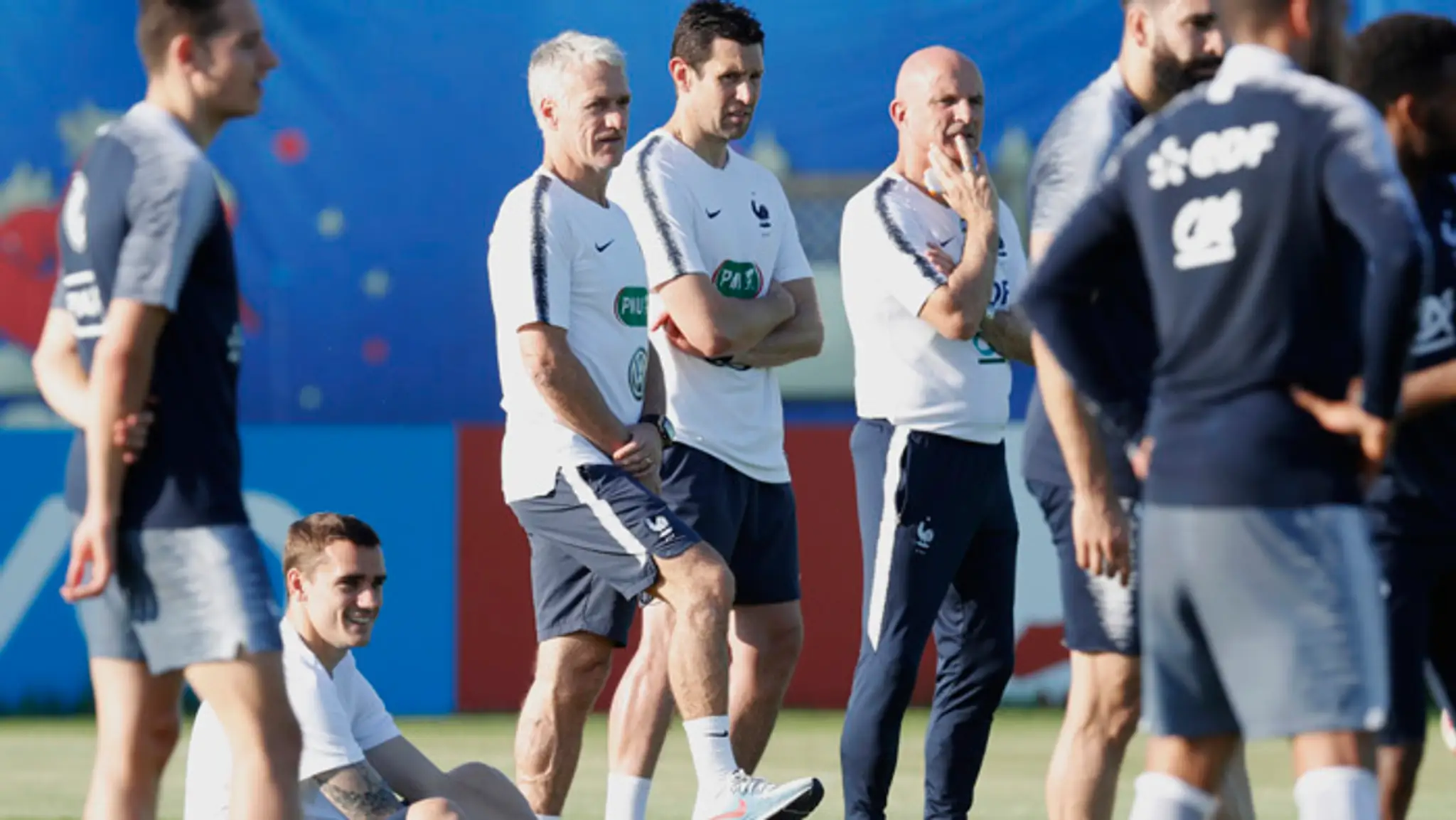 Francúzsky tréner Didier Deschamps počas tréningu pred finále MS v Glebovci.
